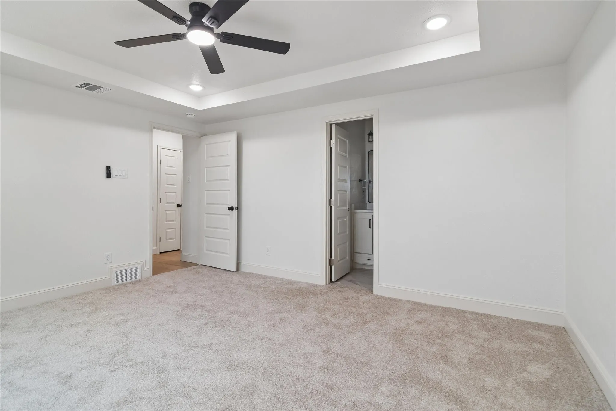 Single Family Residence For Sale in Dallas County , 4801 Elm Ridge Lane, Garland, Texas 75044, 3 Bedroom, 2 Bathroom, 2 Garage spaces, 1,572 Sqft, built in 1973, mls#21364484, Real Estate Agent in Garland, Homes For Sale in Dallas county, Homes For Sale in Garland, Realtor in Garland Texas, Real Estate Brokerage Independent Realty Texas, Luminita Cordes Realtor