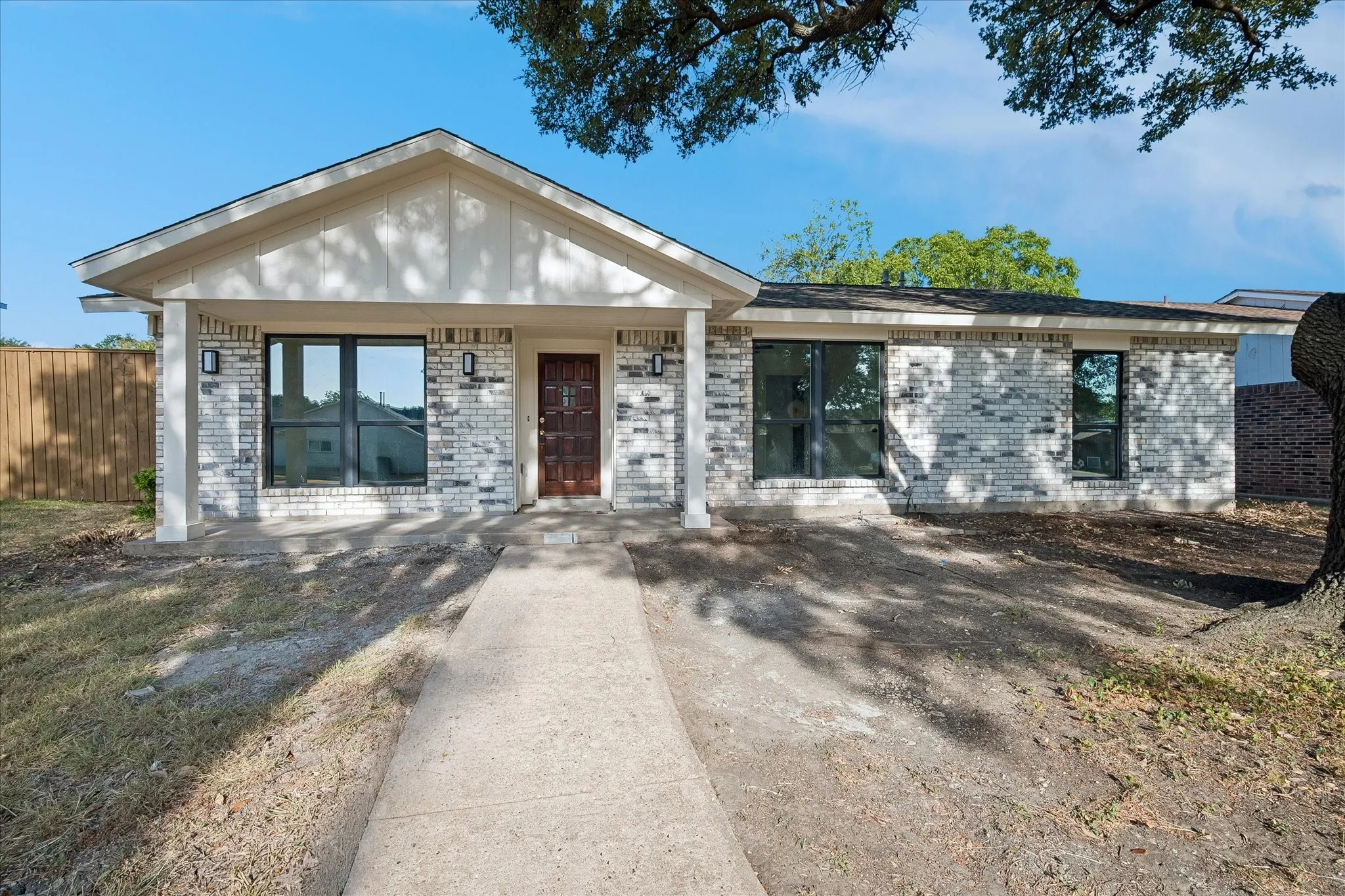 Single Family Residence For Sale in Dallas County , 4801 Elm Ridge Lane, Garland, Texas 75044, 3 Bedroom, 2 Bathroom, 2 Garage spaces, 1,572 Sqft, built in 1973, mls#21364484, Real Estate Agent in Garland, Homes For Sale in Dallas county, Homes For Sale in Garland, Realtor in Garland Texas, Real Estate Brokerage Independent Realty Texas, Luminita Cordes Realtor