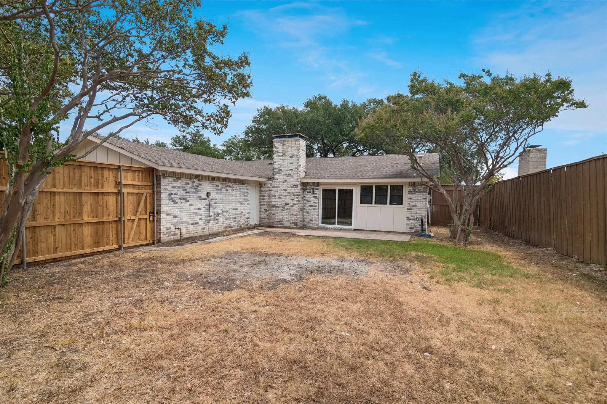 Single Family Residence For Sale in Dallas County , 4801 Elm Ridge Lane, Garland, Texas 75044, 3 Bedroom, 2 Bathroom, 2 Garage spaces, 1,572 Sqft, built in 1973, mls#21364484, Real Estate Agent in Garland, Homes For Sale in Dallas county, Homes For Sale in Garland, Realtor in Garland Texas, Real Estate Brokerage Independent Realty Texas, Luminita Cordes Realtor