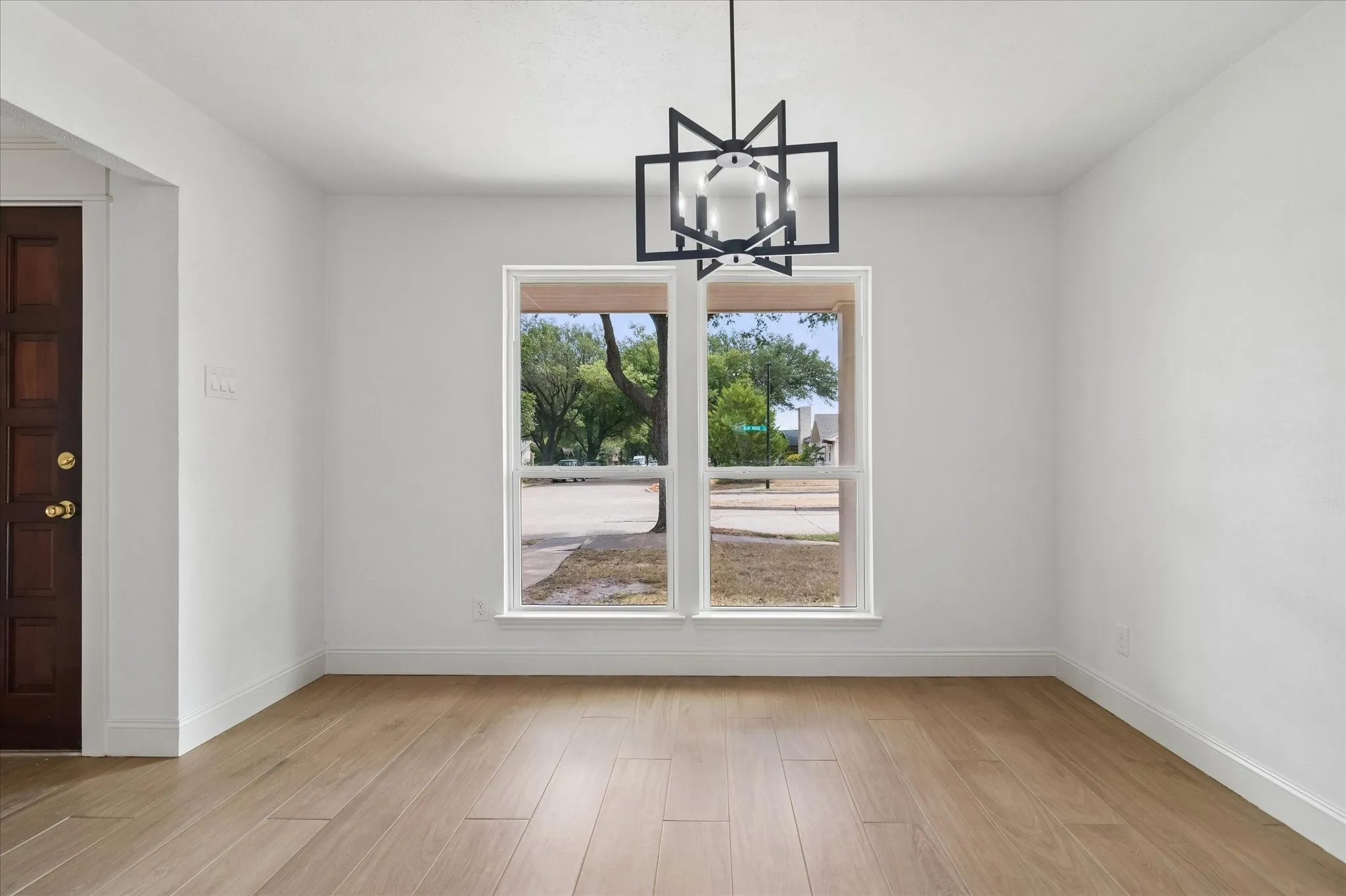 Single Family Residence For Sale in Dallas County , 4801 Elm Ridge Lane, Garland, Texas 75044, 3 Bedroom, 2 Bathroom, 2 Garage spaces, 1,572 Sqft, built in 1973, mls#21364484, Real Estate Agent in Garland, Homes For Sale in Dallas county, Homes For Sale in Garland, Realtor in Garland Texas, Real Estate Brokerage Independent Realty Texas, Luminita Cordes Realtor