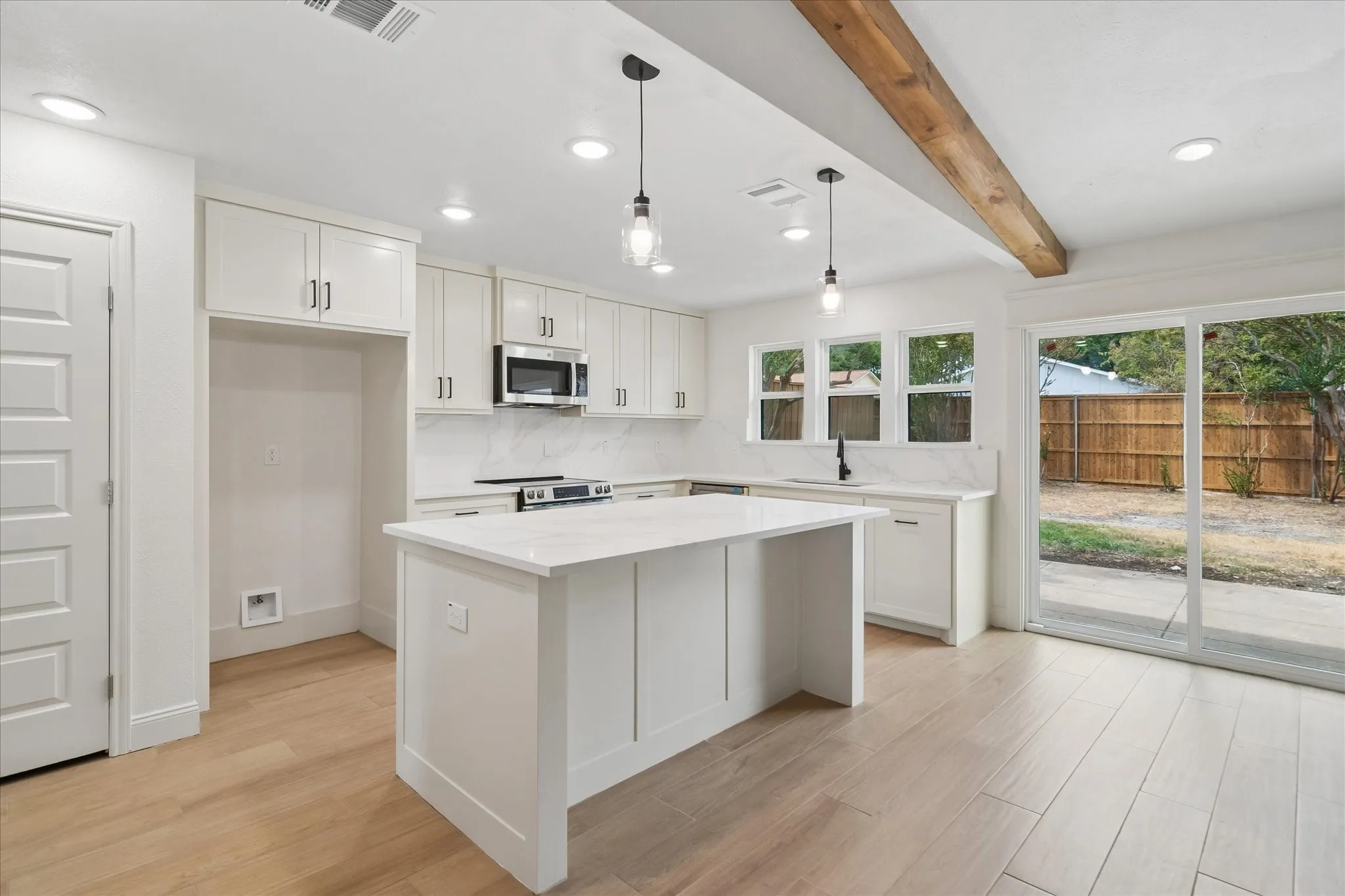 Single Family Residence For Sale in Dallas County , 4801 Elm Ridge Lane, Garland, Texas 75044, 3 Bedroom, 2 Bathroom, 2 Garage spaces, 1,572 Sqft, built in 1973, mls#21364484, Real Estate Agent in Garland, Homes For Sale in Dallas county, Homes For Sale in Garland, Realtor in Garland Texas, Real Estate Brokerage Independent Realty Texas, Luminita Cordes Realtor