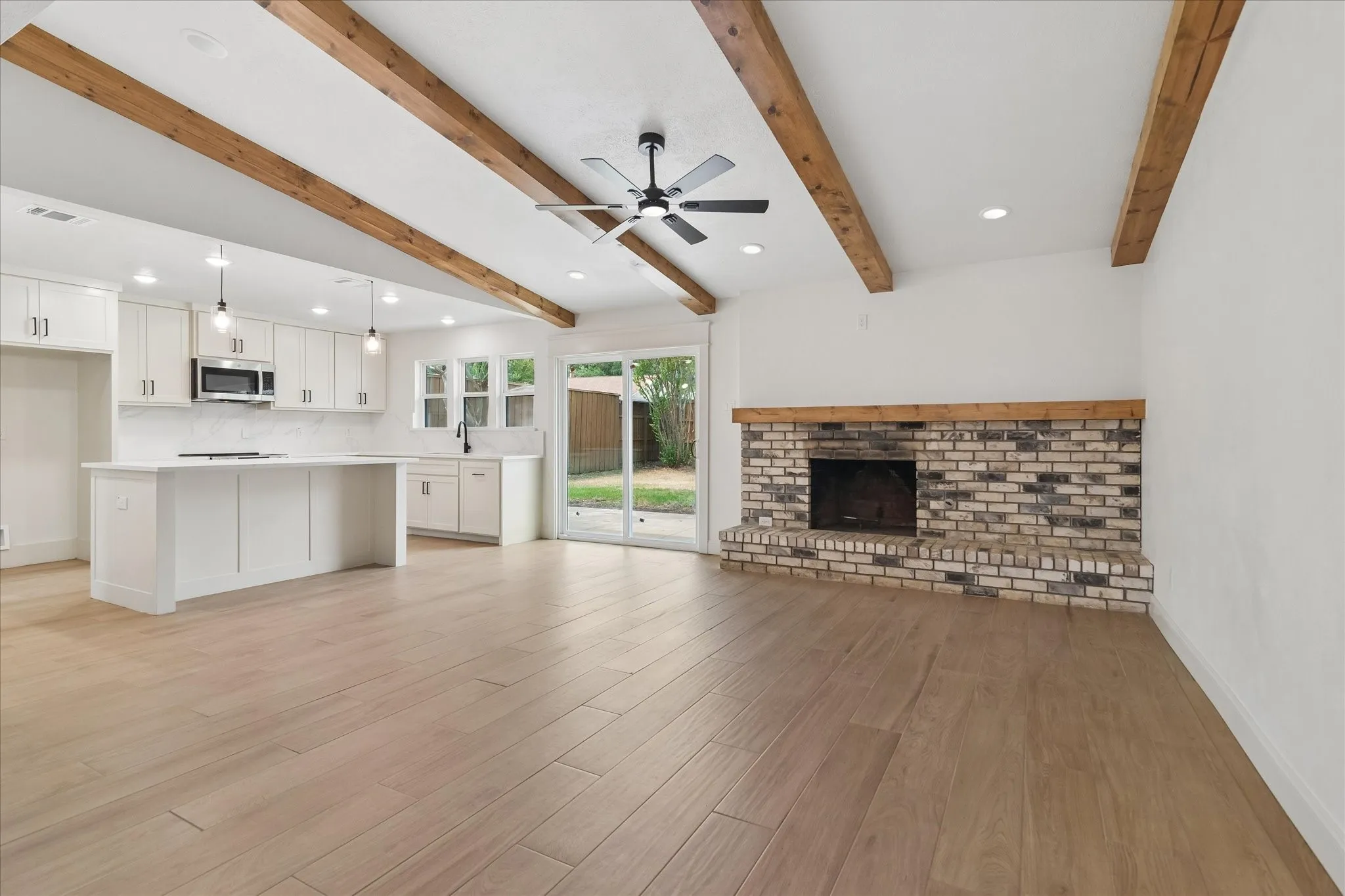 Single Family Residence For Sale in Dallas County , 4801 Elm Ridge Lane, Garland, Texas 75044, 3 Bedroom, 2 Bathroom, 2 Garage spaces, 1,572 Sqft, built in 1973, mls#21364484, Real Estate Agent in Garland, Homes For Sale in Dallas county, Homes For Sale in Garland, Realtor in Garland Texas, Real Estate Brokerage Independent Realty Texas, Luminita Cordes Realtor