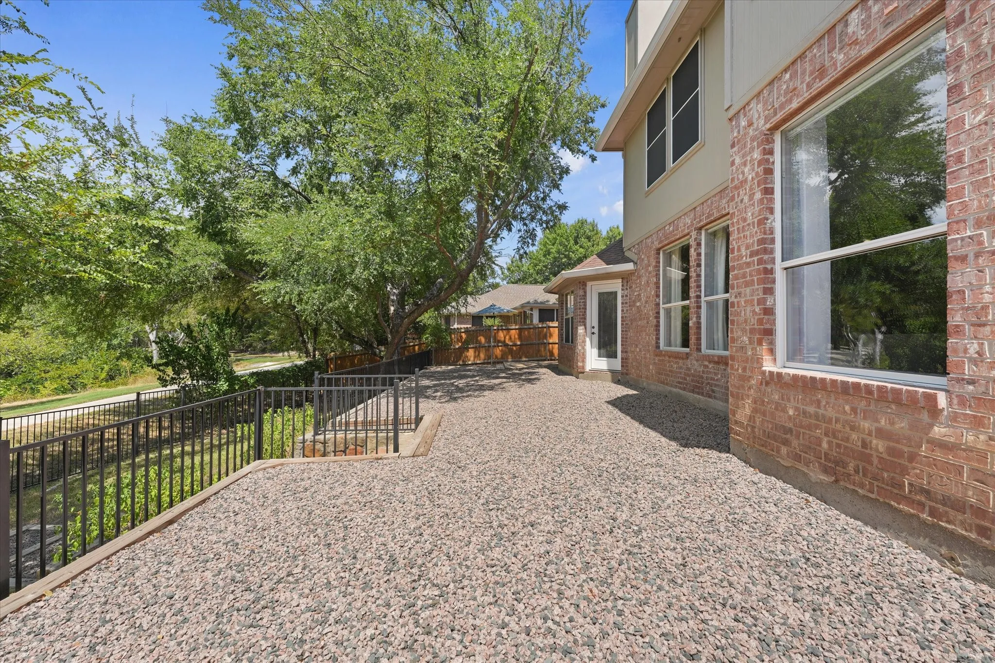 Single Family Residence For Sale in Collin County , 7800 Brookview Drive, Frisco, Texas 75034, 5 Bedroom, 3 Bathroom, 2 Garage spaces, 2,613 Sqft, built in 1998, mls#21363808, Real Estate Agent in Frisco, Homes For Sale in Collin county, Homes For Sale in Frisco, Realtor in Frisco Texas, Real Estate Brokerage Independent Realty Texas, Luminita Cordes Realtor