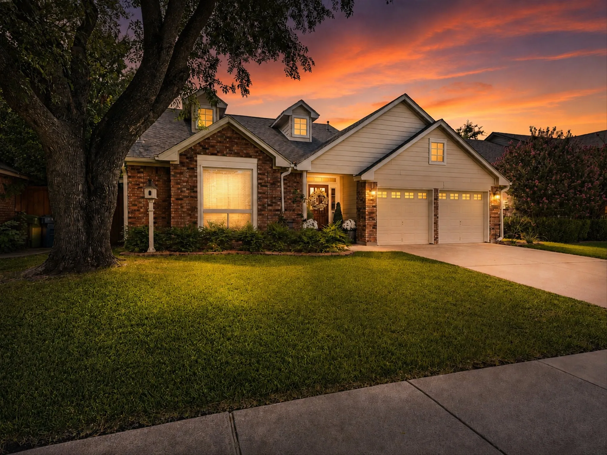 Single Family Residence For Sale in Denton County , 2008 Frontier Trail, Lewisville, Texas 75067, 3 Bedroom, 2 Bathroom, 2 Garage spaces, 2,050 Sqft, built in 1987, mls#21349402, Real Estate Agent in Lewisville, Homes For Sale in Denton county, Homes For Sale in Lewisville, Realtor in Lewisville Texas, Real Estate Brokerage Independent Realty Texas, Luminita Cordes Realtor