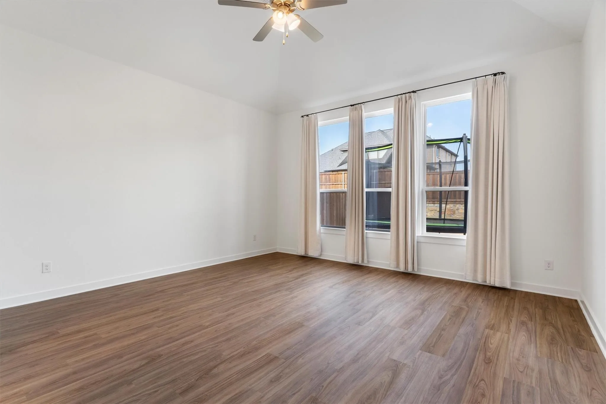 Single Family Residence For Sale in Collin County , 1421 Valor Way, Wylie, Texas 75098, 4 Bedroom, 3 Bathroom, 2 Garage spaces, 3,770 Sqft, built in 2023, mls#21364600, Real Estate Agent in Wylie, Homes For Sale in Collin county, Homes For Sale in Wylie, Realtor in Wylie Texas, Real Estate Brokerage Independent Realty Texas, Luminita Cordes Realtor