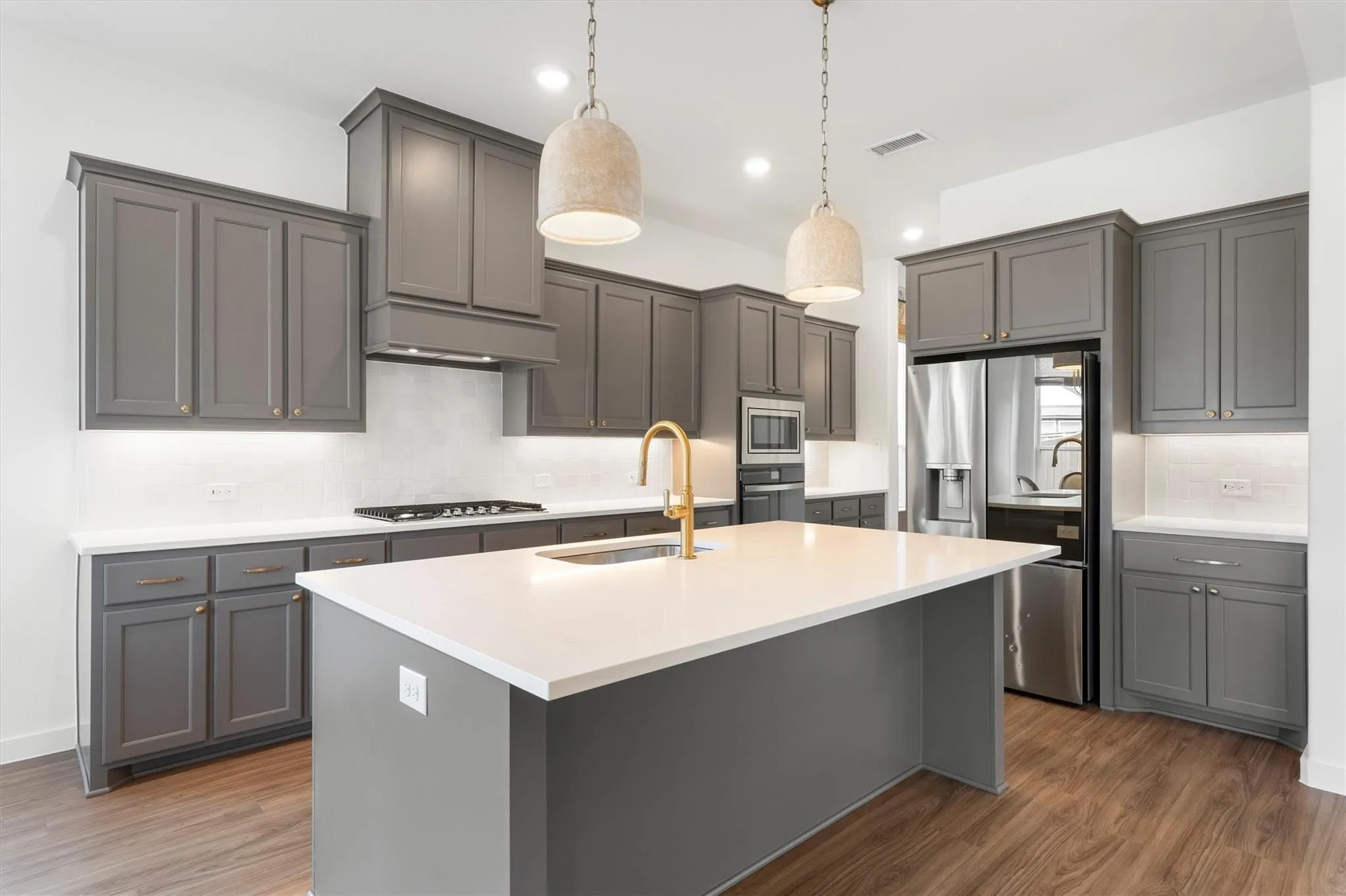 Beautiful Kitchen with quartz countertops!