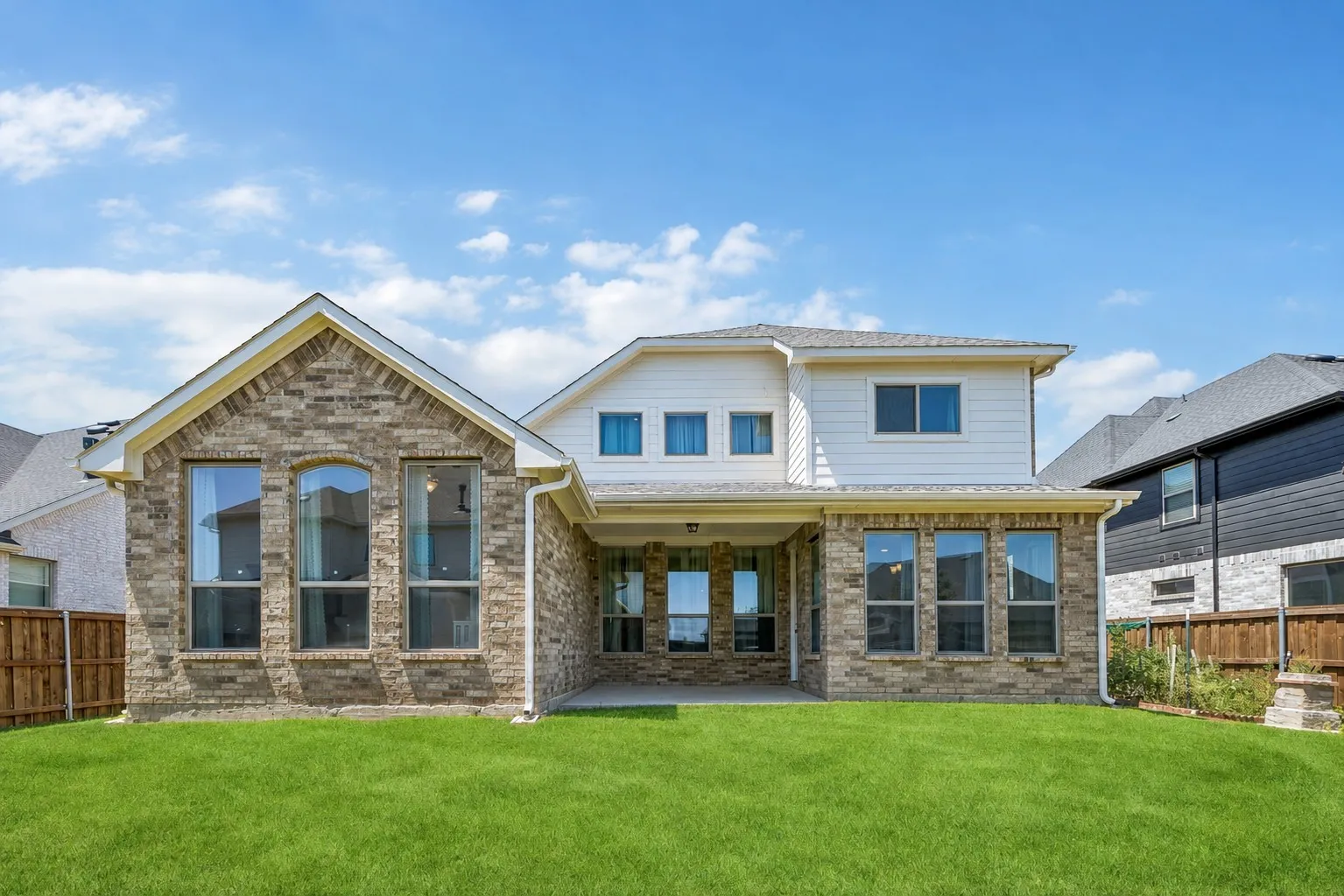 Single Family Residence For Sale in Johnson County , 1804 Landing Street, Mansfield, Texas 76063, 4 Bedroom, 4 Bathroom, 2 Garage spaces, 3,625 Sqft, built in 2022, mls#21354464, Real Estate Agent in Mansfield, Homes For Sale in Johnson county, Homes For Sale in Mansfield, Realtor in Mansfield Texas, Real Estate Brokerage Independent Realty Texas, Luminita Cordes Realtor