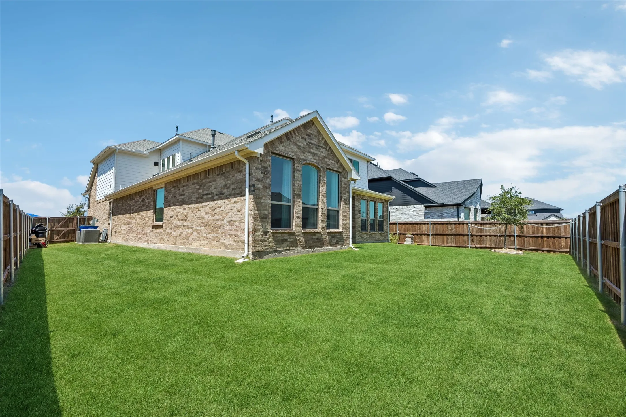 Single Family Residence For Sale in Johnson County , 1804 Landing Street, Mansfield, Texas 76063, 4 Bedroom, 4 Bathroom, 2 Garage spaces, 3,625 Sqft, built in 2022, mls#21354464, Real Estate Agent in Mansfield, Homes For Sale in Johnson county, Homes For Sale in Mansfield, Realtor in Mansfield Texas, Real Estate Brokerage Independent Realty Texas, Luminita Cordes Realtor