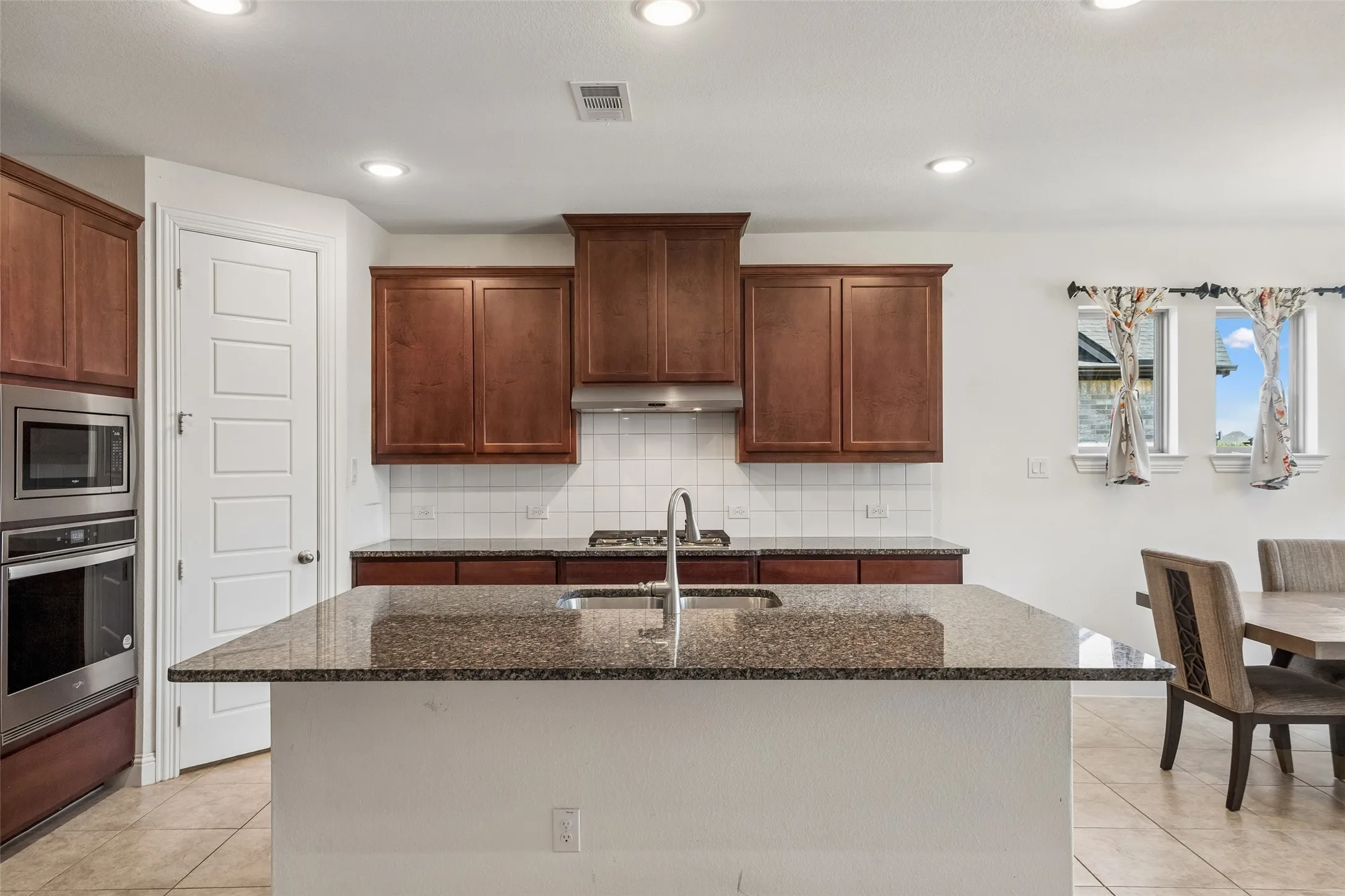 Single Family Residence For Sale in Johnson County , 1804 Landing Street, Mansfield, Texas 76063, 4 Bedroom, 4 Bathroom, 2 Garage spaces, 3,625 Sqft, built in 2022, mls#21354464, Real Estate Agent in Mansfield, Homes For Sale in Johnson county, Homes For Sale in Mansfield, Realtor in Mansfield Texas, Real Estate Brokerage Independent Realty Texas, Luminita Cordes Realtor