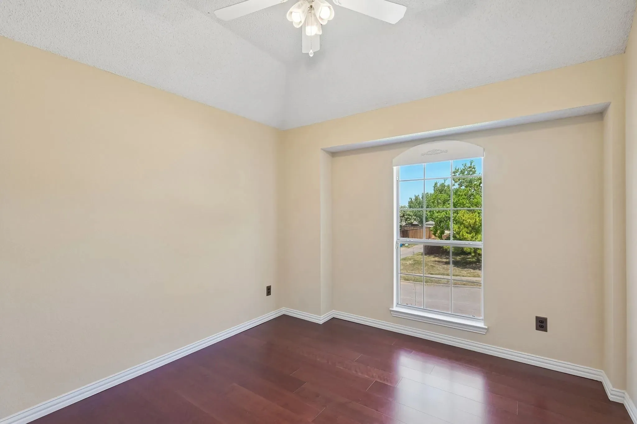 Single Family Residence For Sale in Dallas County , 525 Blackfield Drive, Coppell, Texas 75019, 4 Bedroom, 4 Bathroom, 2 Garage spaces, 3,285 Sqft, built in 1997, mls#21362617, Real Estate Agent in Coppell, Homes For Sale in Dallas county, Homes For Sale in Coppell, Realtor in Coppell Texas, Real Estate Brokerage Independent Realty Texas, Luminita Cordes Realtor