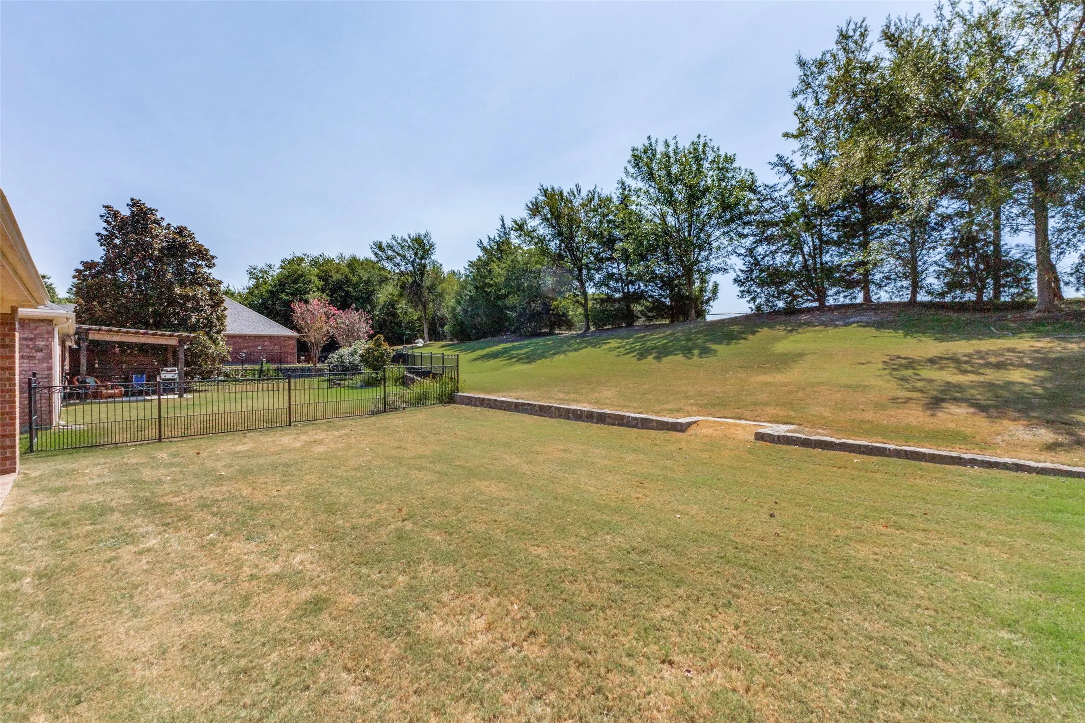 Single Family Residence For Sale in Collin County , 1318 Shinnecock Court, Fairview, Texas 75069, 2 Bedroom, 2 Bathroom, 2 Garage spaces, 1,571 Sqft, built in 2006, Price $319,000, mls#21363795, Real Estate Agent in Fairview, Homes For Sale in Collin county, Homes For Sale in Fairview, Realtor in Fairview Texas, Real Estate Brokerage Independent Realty Texas, Luminita Cordes Realtor