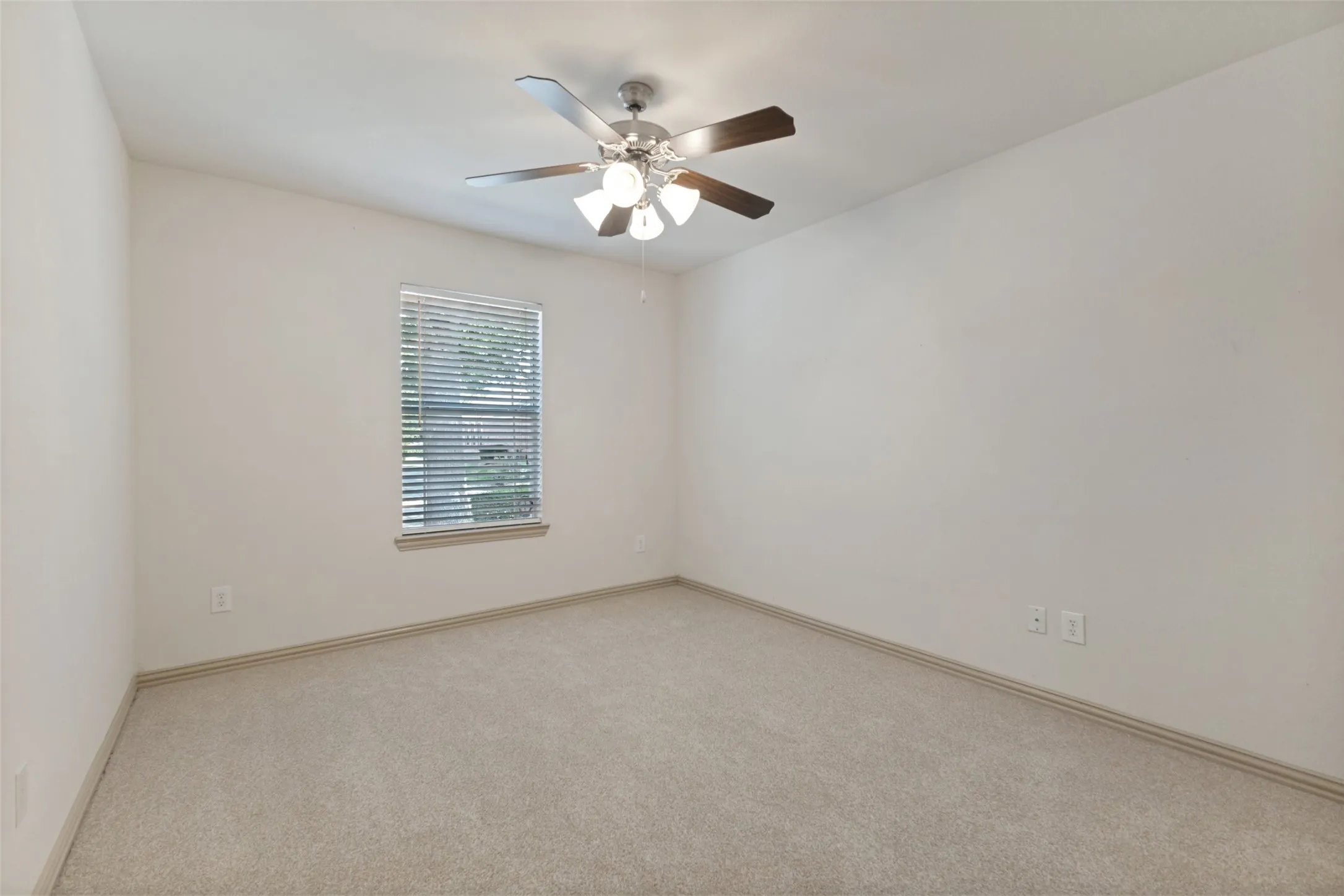 Single Family Residence For Sale in Collin County , 1318 Shinnecock Court, Fairview, Texas 75069, 2 Bedroom, 2 Bathroom, 2 Garage spaces, 1,571 Sqft, built in 2006, Price $319,000, mls#21363795, Real Estate Agent in Fairview, Homes For Sale in Collin county, Homes For Sale in Fairview, Realtor in Fairview Texas, Real Estate Brokerage Independent Realty Texas, Luminita Cordes Realtor