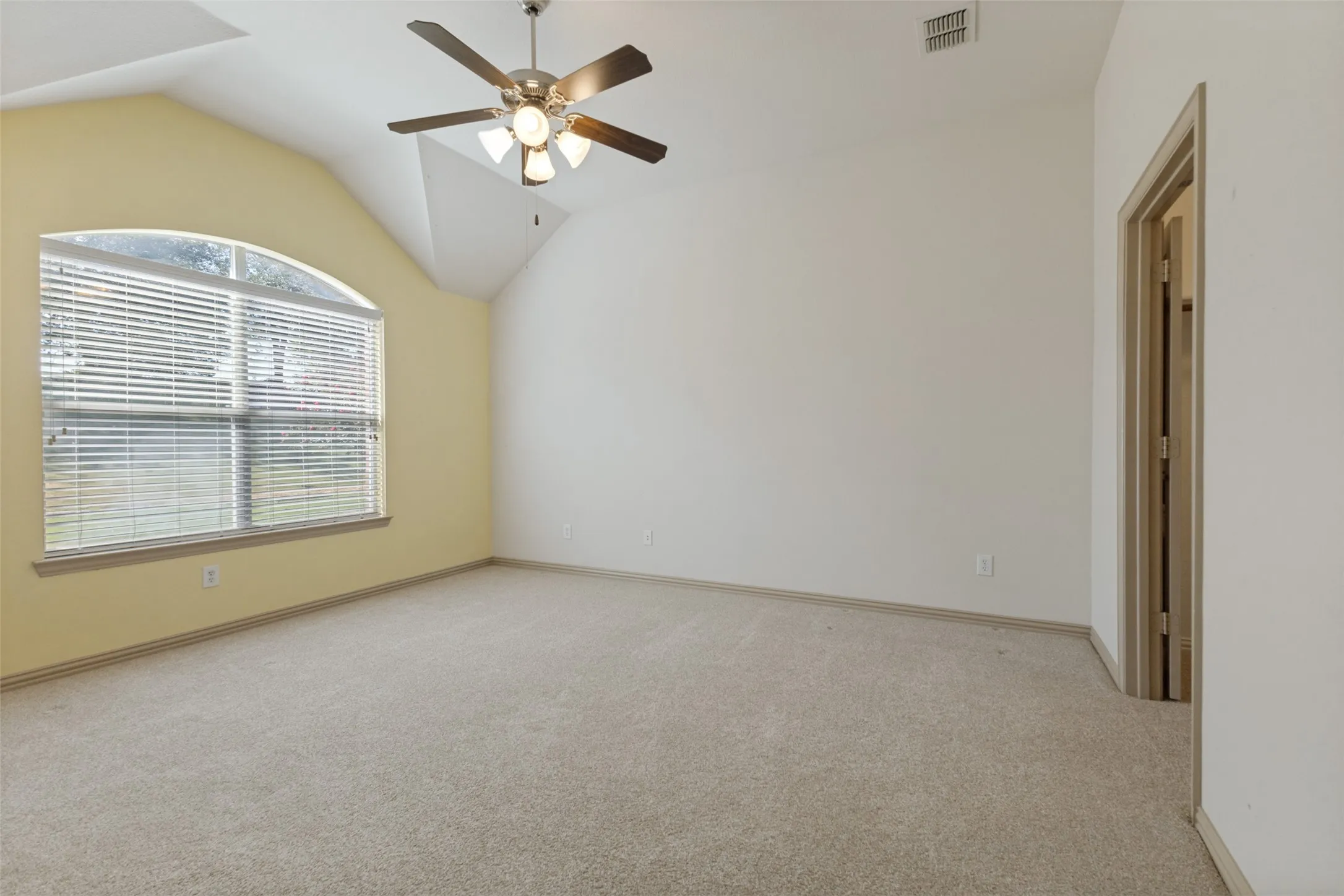 Single Family Residence For Sale in Collin County , 1318 Shinnecock Court, Fairview, Texas 75069, 2 Bedroom, 2 Bathroom, 2 Garage spaces, 1,571 Sqft, built in 2006, Price $319,000, mls#21363795, Real Estate Agent in Fairview, Homes For Sale in Collin county, Homes For Sale in Fairview, Realtor in Fairview Texas, Real Estate Brokerage Independent Realty Texas, Luminita Cordes Realtor
