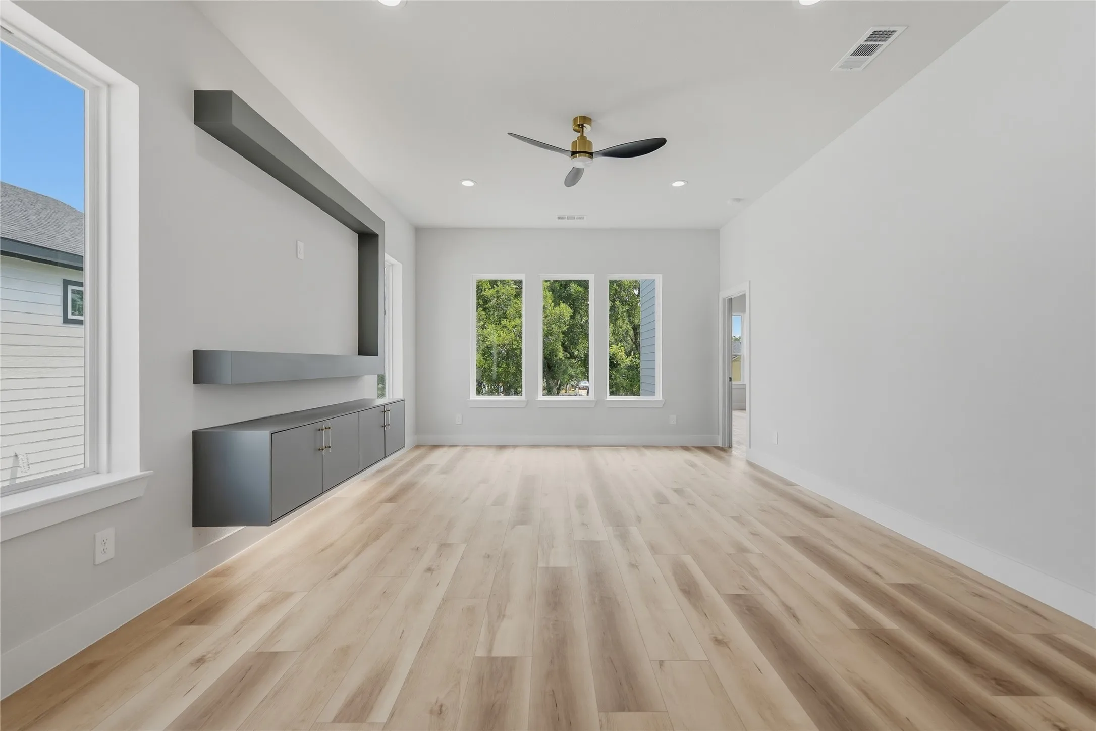 Single Family Residence For Sale in Dallas County , 3914 Harlingen Street, Dallas, Texas 75212, 4 Bedroom, 5 Bathroom, 2 Garage spaces, 2,770 Sqft, built in 2026, mls#21364203, Real Estate Agent in Dallas, Homes For Sale in Dallas county, Homes For Sale in Dallas, Realtor in Dallas Texas, Real Estate Brokerage Independent Realty Texas, Luminita Cordes Realtor