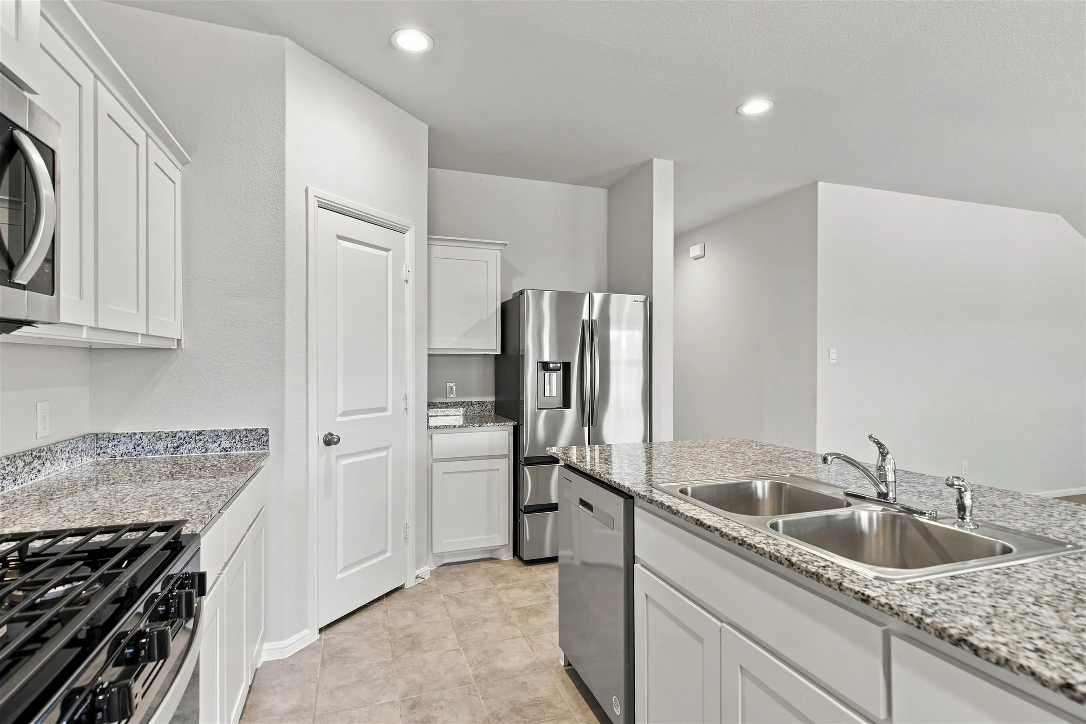 Single Family Residence For Sale in Denton County , 5912 Piedrosa Court, Denton, Texas 76226, 4 Bedroom, 2 Bathroom, 2 Garage spaces, 1,795 Sqft, built in 2023, mls#21358939, Real Estate Agent in Denton, Homes For Sale in Denton county, Homes For Sale in Denton, Realtor in Denton Texas, Real Estate Brokerage Independent Realty Texas, Luminita Cordes Realtor