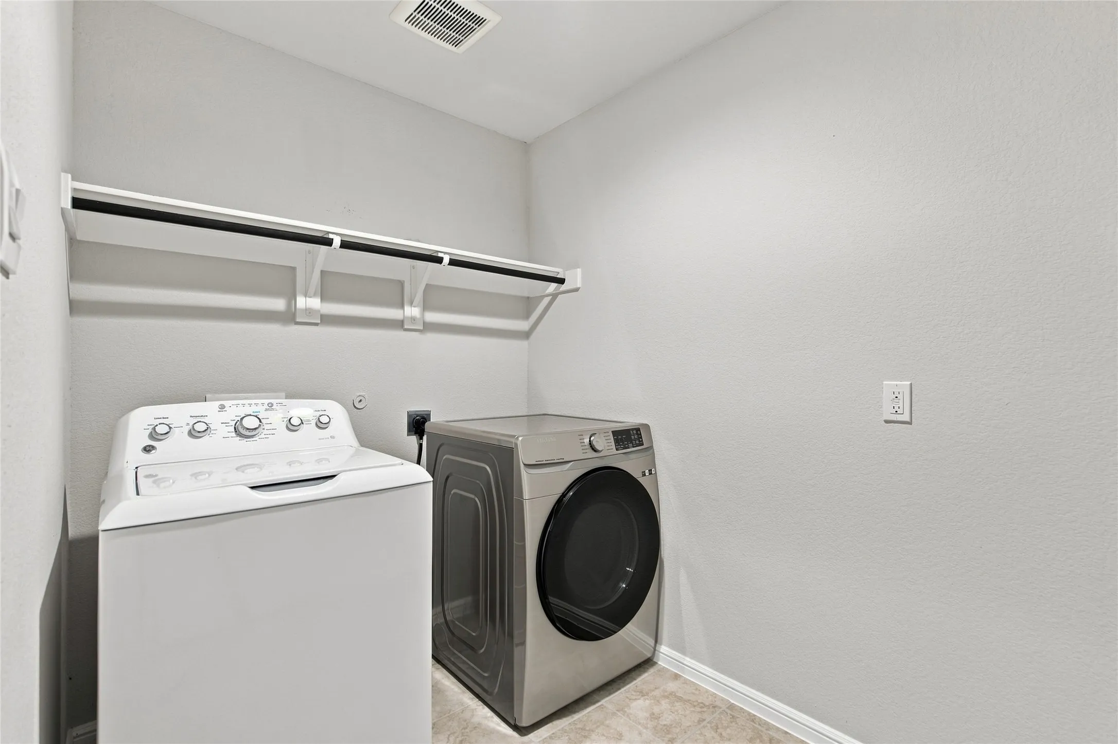 Single Family Residence For Sale in Denton County , 5912 Piedrosa Court, Denton, Texas 76226, 4 Bedroom, 2 Bathroom, 2 Garage spaces, 1,795 Sqft, built in 2023, mls#21358939, Real Estate Agent in Denton, Homes For Sale in Denton county, Homes For Sale in Denton, Realtor in Denton Texas, Real Estate Brokerage Independent Realty Texas, Luminita Cordes Realtor