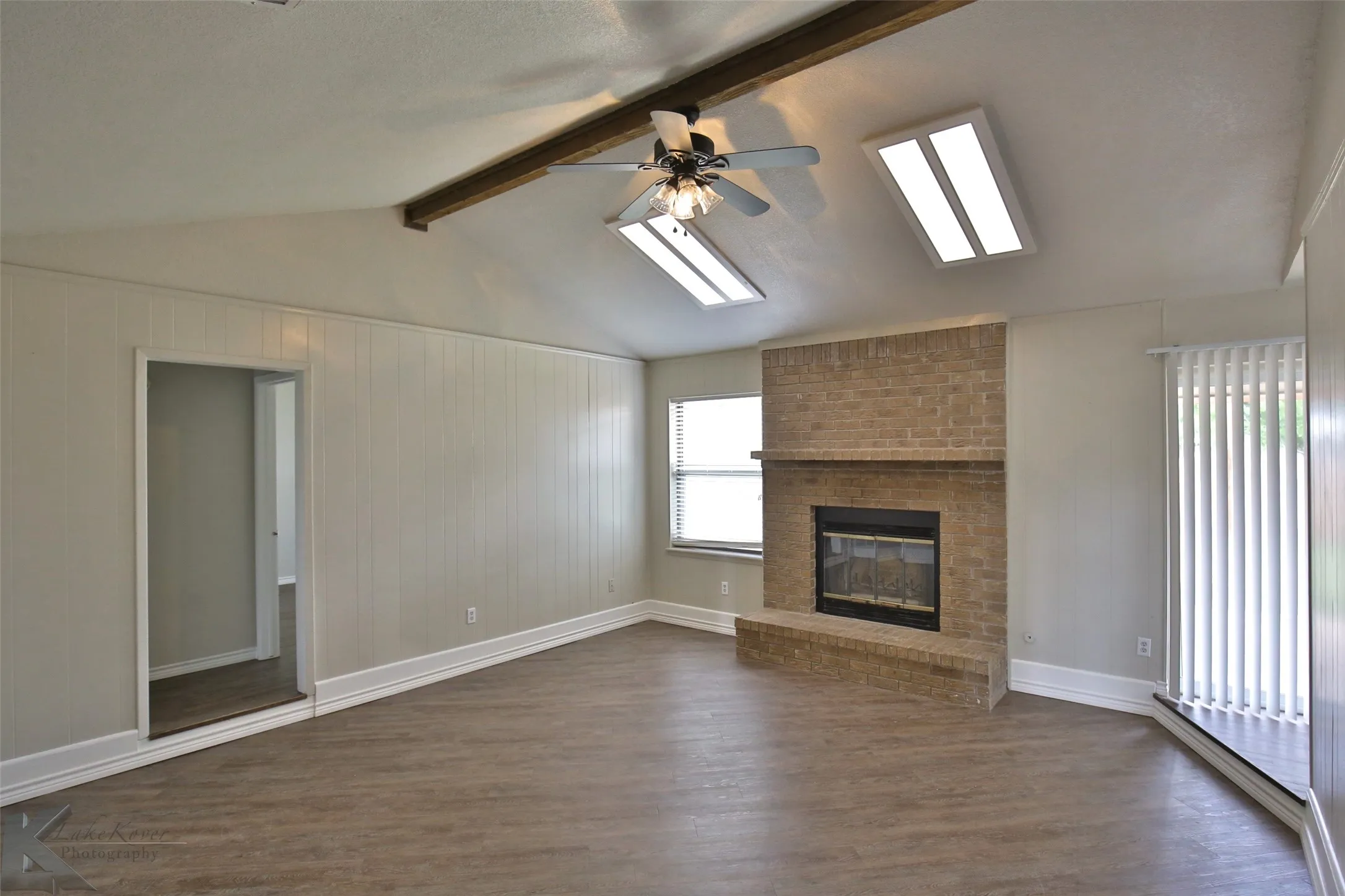 Single Family Residence For Rent in Taylor County , 1709 Pemelton Drive, Abilene, Texas 79601, 3 Bedroom, 2 Bathroom, 2 Garage spaces, 1,323 Sqft, built in 1983, mls#21362783, Real Estate Agent in Abilene, Homes For Rent in Taylor county, Homes For Rent in Abilene, Realtor in Abilene Texas, Real Estate Brokerage Independent Realty Texas, Luminita Cordes Realtor
