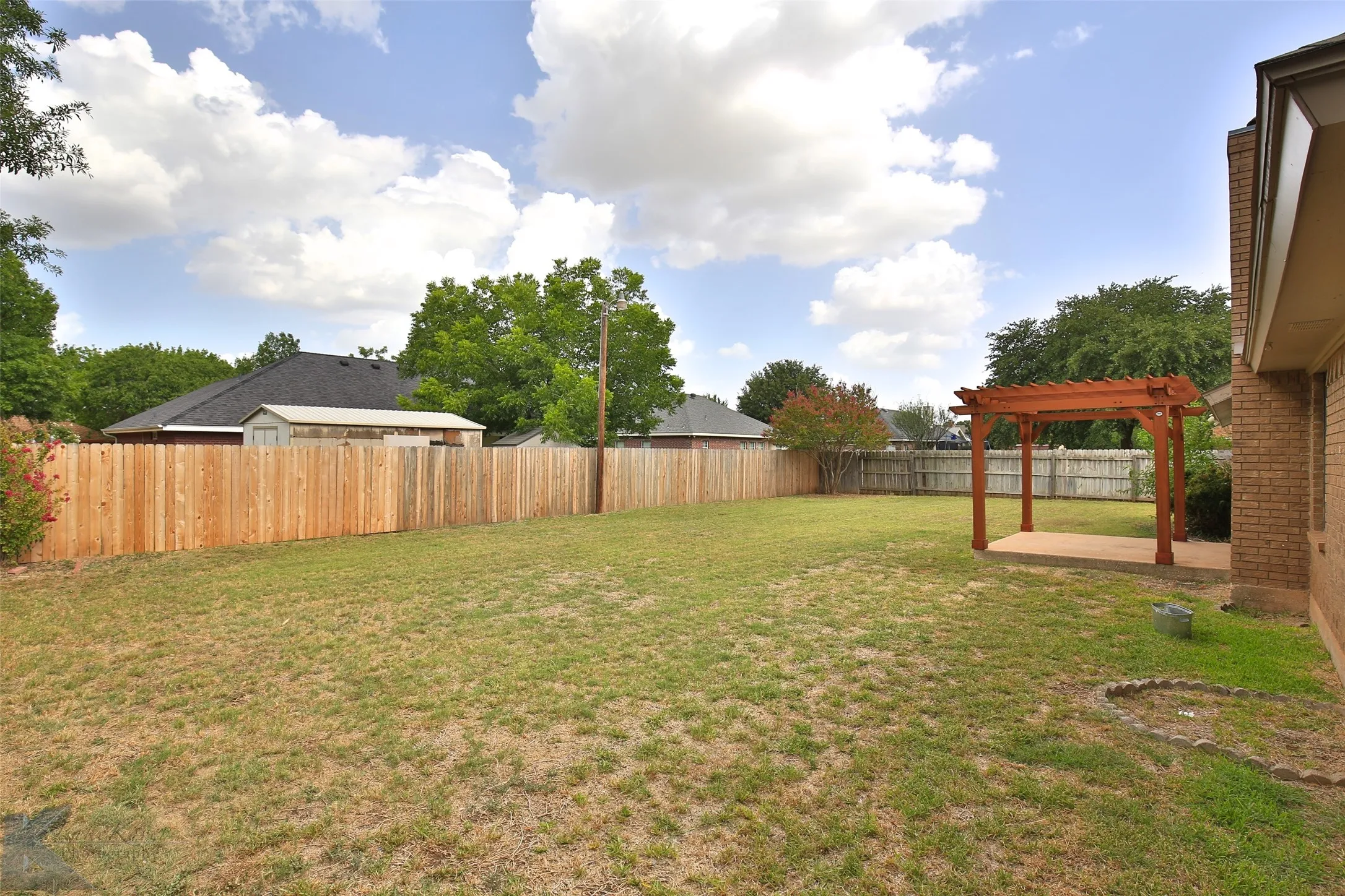 Single Family Residence For Rent in Taylor County , 1709 Pemelton Drive, Abilene, Texas 79601, 3 Bedroom, 2 Bathroom, 2 Garage spaces, 1,323 Sqft, built in 1983, mls#21362783, Real Estate Agent in Abilene, Homes For Rent in Taylor county, Homes For Rent in Abilene, Realtor in Abilene Texas, Real Estate Brokerage Independent Realty Texas, Luminita Cordes Realtor