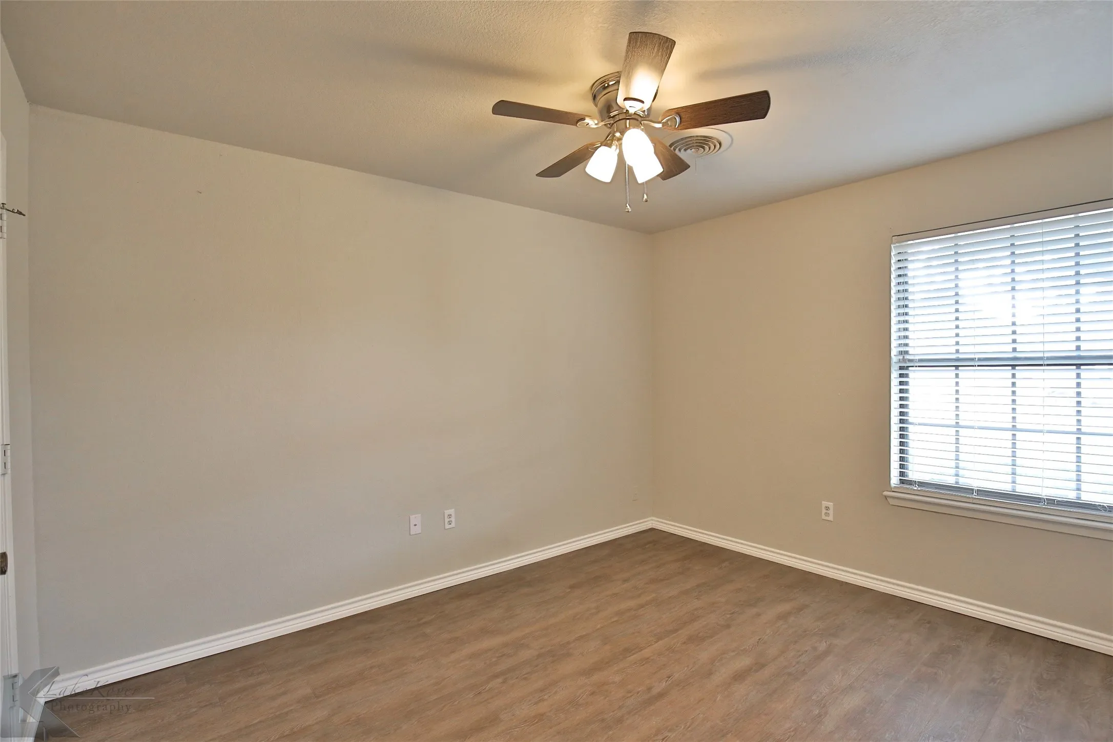Single Family Residence For Rent in Taylor County , 1709 Pemelton Drive, Abilene, Texas 79601, 3 Bedroom, 2 Bathroom, 2 Garage spaces, 1,323 Sqft, built in 1983, mls#21362783, Real Estate Agent in Abilene, Homes For Rent in Taylor county, Homes For Rent in Abilene, Realtor in Abilene Texas, Real Estate Brokerage Independent Realty Texas, Luminita Cordes Realtor