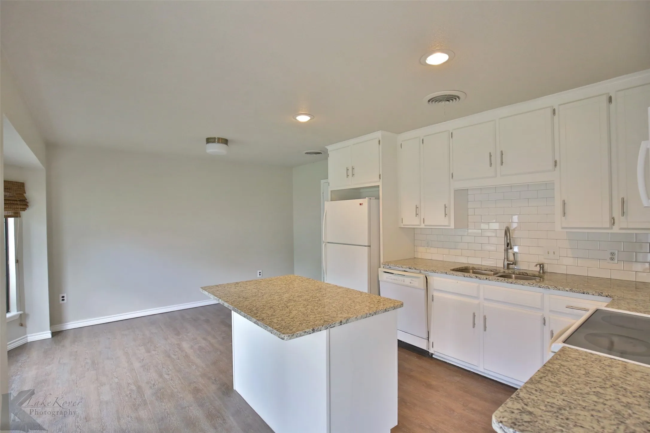 Single Family Residence For Rent in Taylor County , 1709 Pemelton Drive, Abilene, Texas 79601, 3 Bedroom, 2 Bathroom, 2 Garage spaces, 1,323 Sqft, built in 1983, mls#21362783, Real Estate Agent in Abilene, Homes For Rent in Taylor county, Homes For Rent in Abilene, Realtor in Abilene Texas, Real Estate Brokerage Independent Realty Texas, Luminita Cordes Realtor