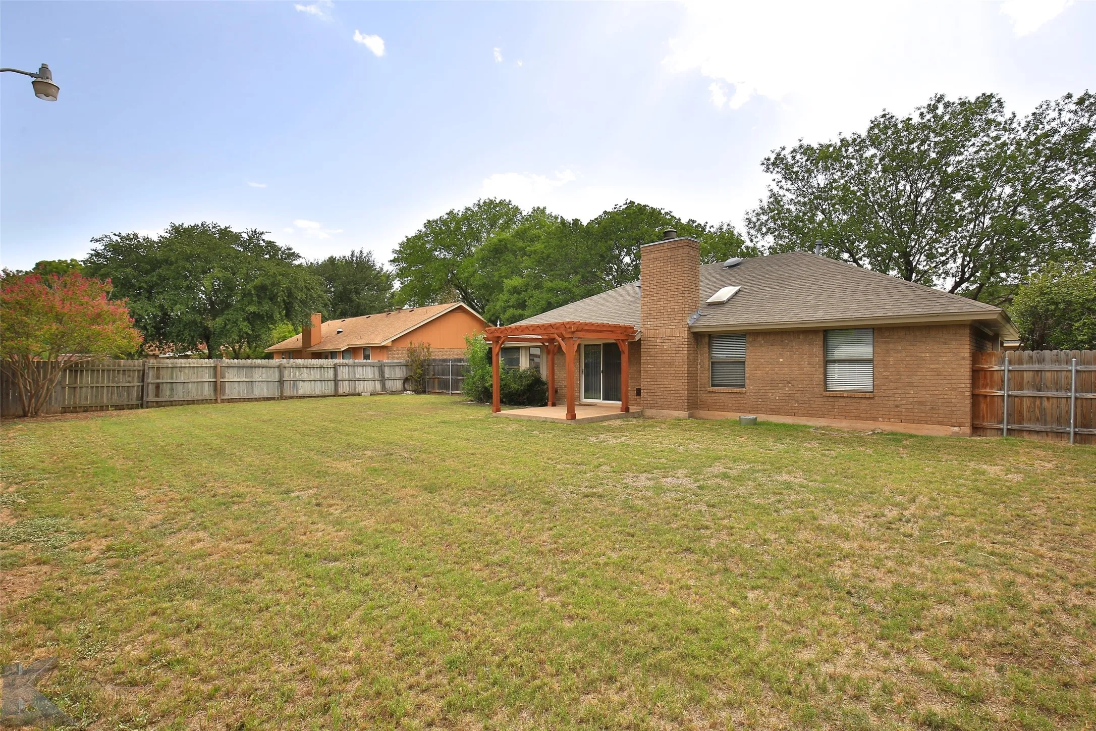 Single Family Residence For Rent in Taylor County , 1709 Pemelton Drive, Abilene, Texas 79601, 3 Bedroom, 2 Bathroom, 2 Garage spaces, 1,323 Sqft, built in 1983, mls#21362783, Real Estate Agent in Abilene, Homes For Rent in Taylor county, Homes For Rent in Abilene, Realtor in Abilene Texas, Real Estate Brokerage Independent Realty Texas, Luminita Cordes Realtor