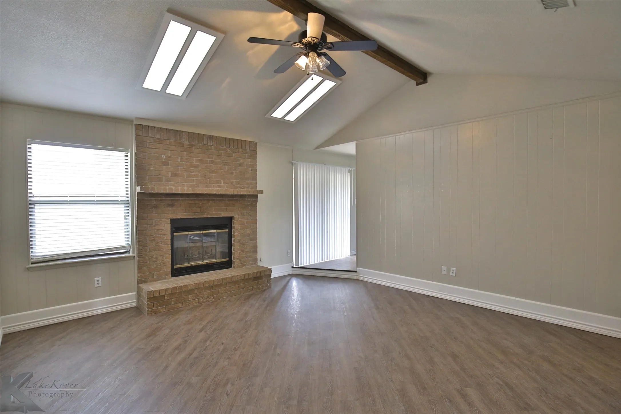 Single Family Residence For Rent in Taylor County , 1709 Pemelton Drive, Abilene, Texas 79601, 3 Bedroom, 2 Bathroom, 2 Garage spaces, 1,323 Sqft, built in 1983, mls#21362783, Real Estate Agent in Abilene, Homes For Rent in Taylor county, Homes For Rent in Abilene, Realtor in Abilene Texas, Real Estate Brokerage Independent Realty Texas, Luminita Cordes Realtor