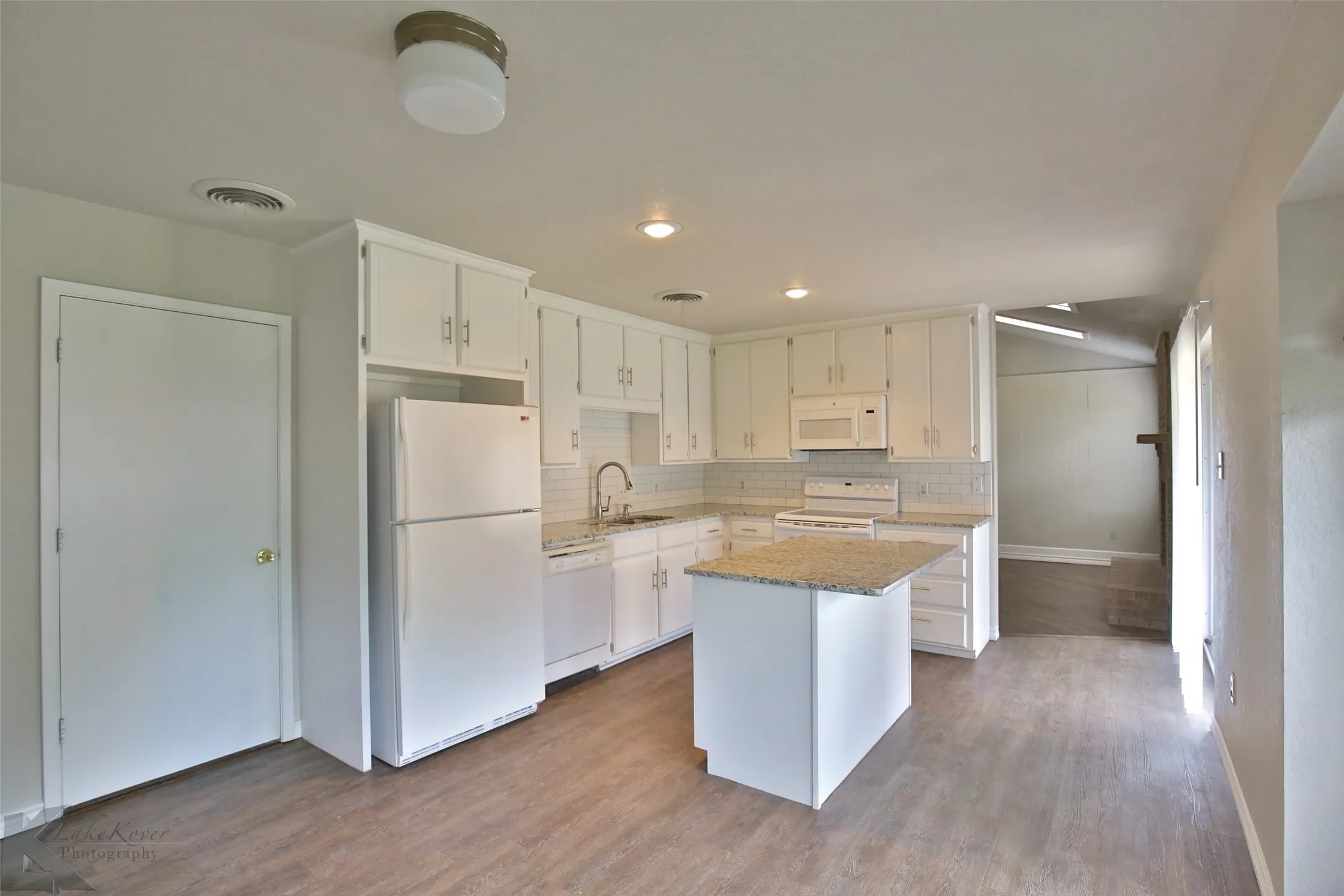 Single Family Residence For Rent in Taylor County , 1709 Pemelton Drive, Abilene, Texas 79601, 3 Bedroom, 2 Bathroom, 2 Garage spaces, 1,323 Sqft, built in 1983, mls#21362783, Real Estate Agent in Abilene, Homes For Rent in Taylor county, Homes For Rent in Abilene, Realtor in Abilene Texas, Real Estate Brokerage Independent Realty Texas, Luminita Cordes Realtor