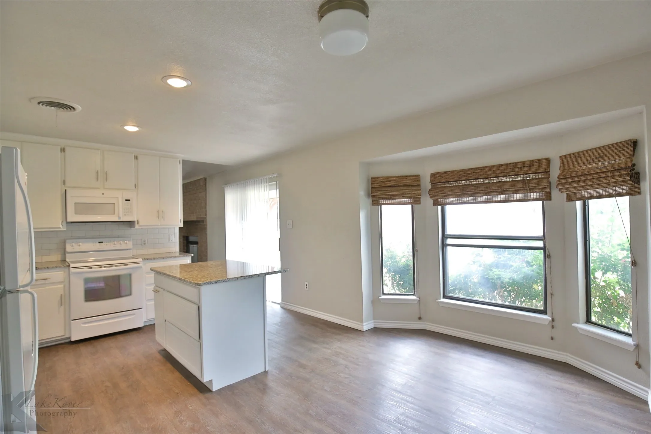 Single Family Residence For Rent in Taylor County , 1709 Pemelton Drive, Abilene, Texas 79601, 3 Bedroom, 2 Bathroom, 2 Garage spaces, 1,323 Sqft, built in 1983, mls#21362783, Real Estate Agent in Abilene, Homes For Rent in Taylor county, Homes For Rent in Abilene, Realtor in Abilene Texas, Real Estate Brokerage Independent Realty Texas, Luminita Cordes Realtor