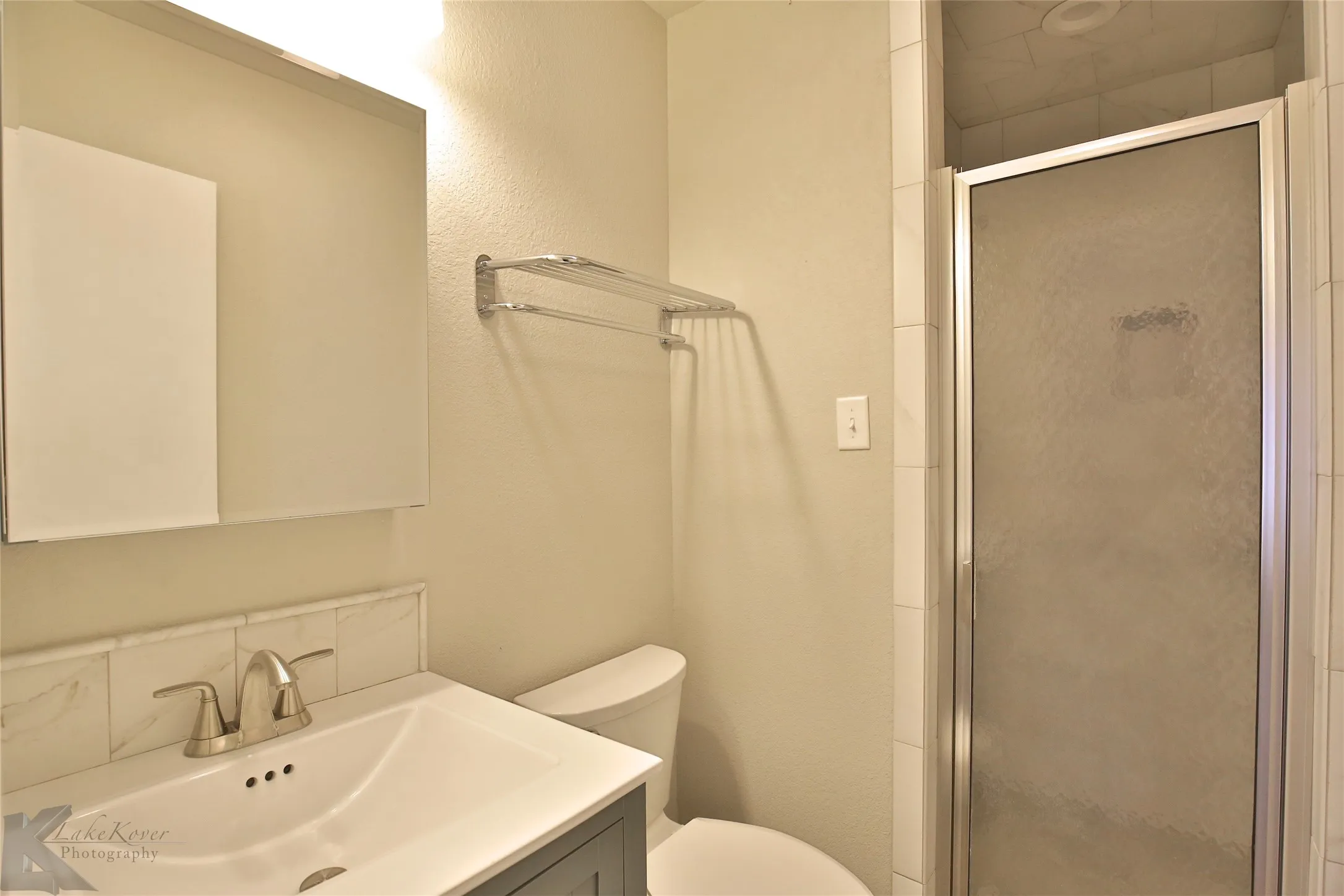 Single Family Residence For Rent in Taylor County , 1709 Pemelton Drive, Abilene, Texas 79601, 3 Bedroom, 2 Bathroom, 2 Garage spaces, 1,323 Sqft, built in 1983, mls#21362783, Real Estate Agent in Abilene, Homes For Rent in Taylor county, Homes For Rent in Abilene, Realtor in Abilene Texas, Real Estate Brokerage Independent Realty Texas, Luminita Cordes Realtor