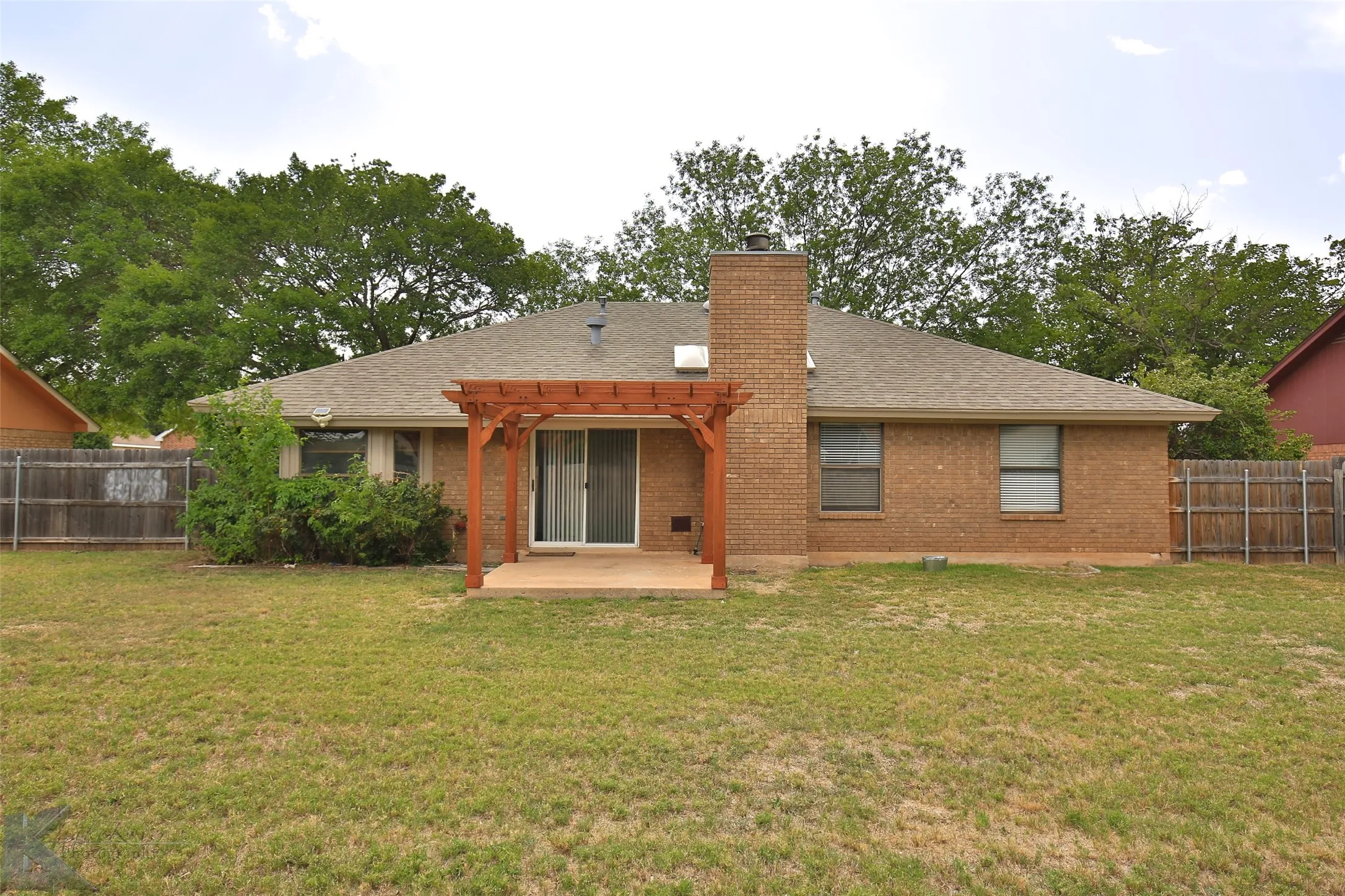 Single Family Residence For Rent in Taylor County , 1709 Pemelton Drive, Abilene, Texas 79601, 3 Bedroom, 2 Bathroom, 2 Garage spaces, 1,323 Sqft, built in 1983, mls#21362783, Real Estate Agent in Abilene, Homes For Rent in Taylor county, Homes For Rent in Abilene, Realtor in Abilene Texas, Real Estate Brokerage Independent Realty Texas, Luminita Cordes Realtor