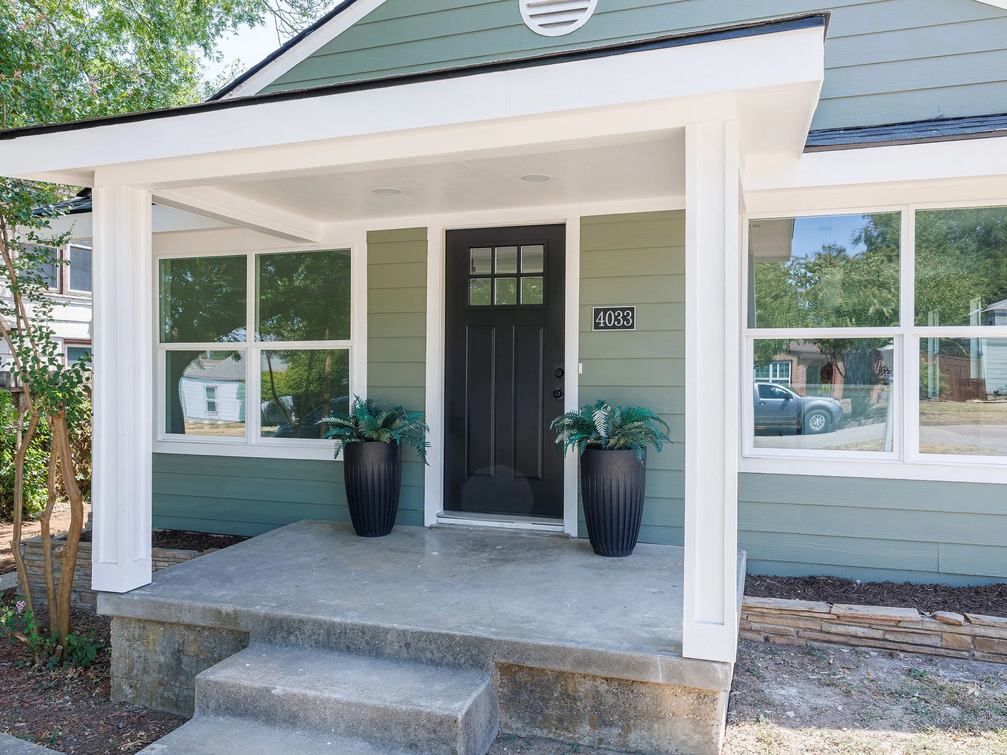 Single Family Residence For Sale in Tarrant County , 4033 Locke Avenue, Fort Worth, Texas 76107, 3 Bedroom, 2 Bathroom, 1 Garage spaces, 1,366 Sqft, built in 1946, mls#21363287, Real Estate Agent in Fort Worth, Homes For Sale in Tarrant county, Homes For Sale in Fort Worth, Realtor in Fort Worth Texas, Real Estate Brokerage Independent Realty Texas, Luminita Cordes Realtor