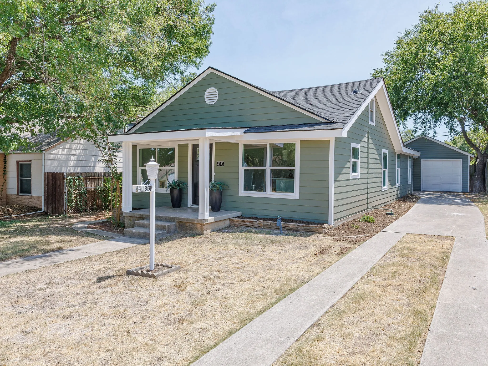 Single Family Residence For Sale in Tarrant County , 4033 Locke Avenue, Fort Worth, Texas 76107, 3 Bedroom, 2 Bathroom, 1 Garage spaces, 1,366 Sqft, built in 1946, mls#21363287, Real Estate Agent in Fort Worth, Homes For Sale in Tarrant county, Homes For Sale in Fort Worth, Realtor in Fort Worth Texas, Real Estate Brokerage Independent Realty Texas, Luminita Cordes Realtor