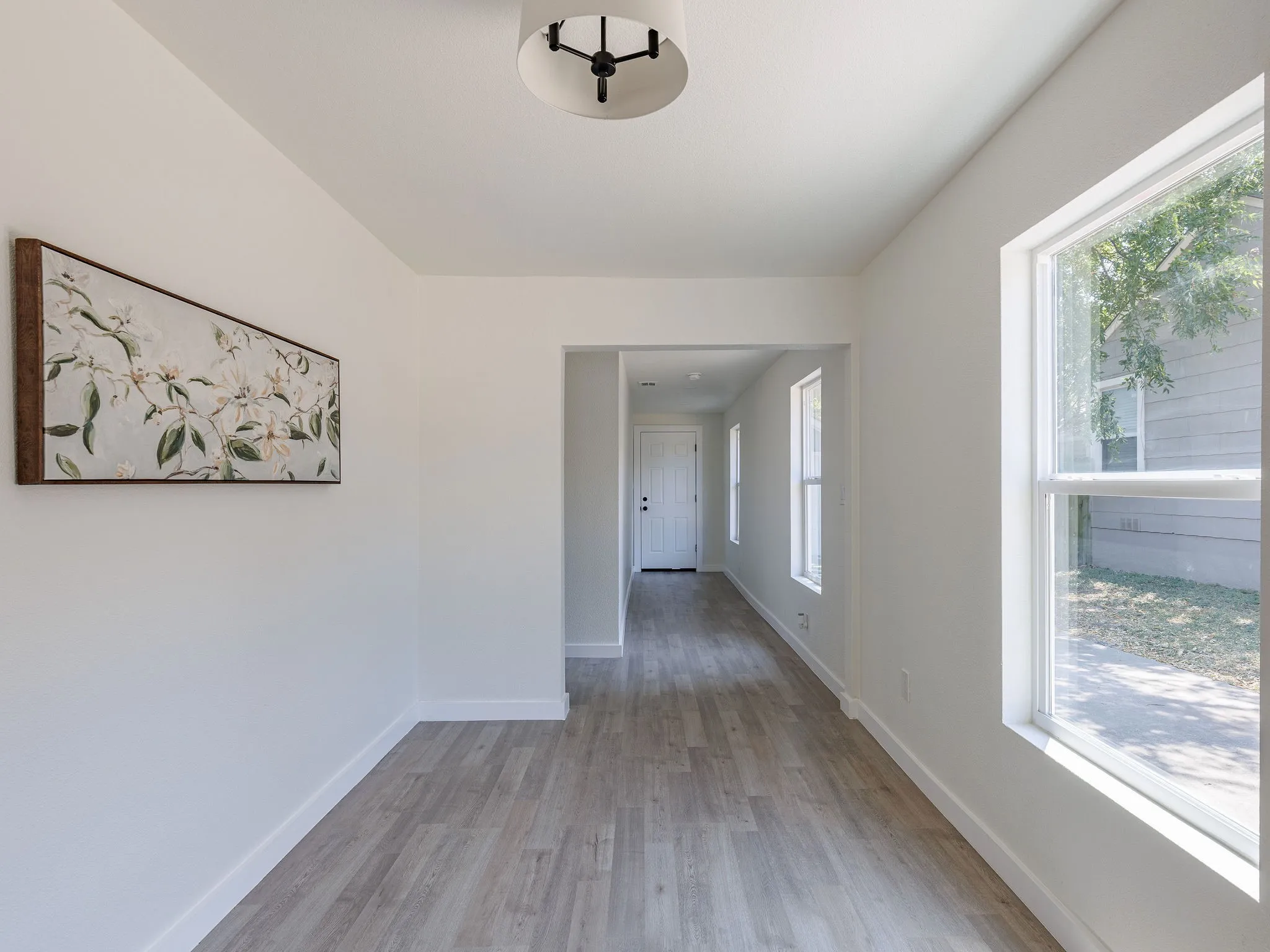 Single Family Residence For Sale in Tarrant County , 4033 Locke Avenue, Fort Worth, Texas 76107, 3 Bedroom, 2 Bathroom, 1 Garage spaces, 1,366 Sqft, built in 1946, mls#21363287, Real Estate Agent in Fort Worth, Homes For Sale in Tarrant county, Homes For Sale in Fort Worth, Realtor in Fort Worth Texas, Real Estate Brokerage Independent Realty Texas, Luminita Cordes Realtor
