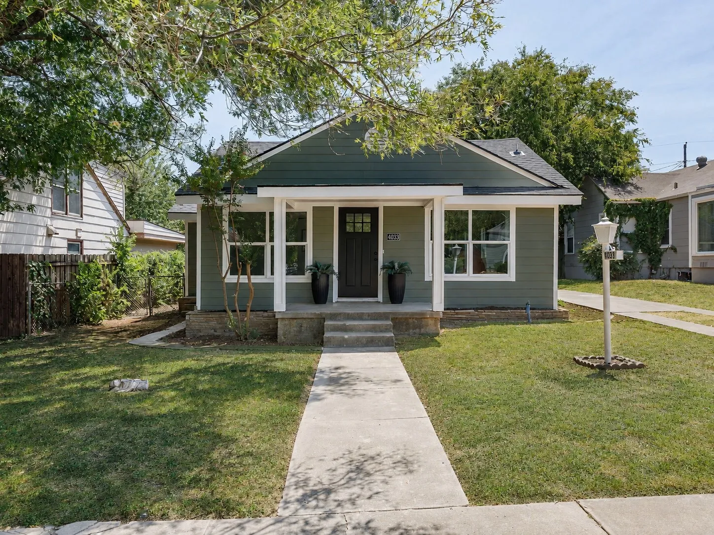 Single Family Residence For Sale in Tarrant County , 4033 Locke Avenue, Fort Worth, Texas 76107, 3 Bedroom, 2 Bathroom, 1 Garage spaces, 1,366 Sqft, built in 1946, mls#21363287, Real Estate Agent in Fort Worth, Homes For Sale in Tarrant county, Homes For Sale in Fort Worth, Realtor in Fort Worth Texas, Real Estate Brokerage Independent Realty Texas, Luminita Cordes Realtor