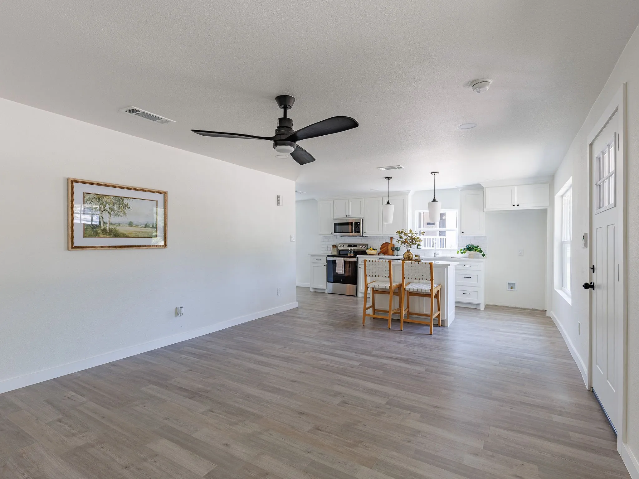 Single Family Residence For Sale in Tarrant County , 4033 Locke Avenue, Fort Worth, Texas 76107, 3 Bedroom, 2 Bathroom, 1 Garage spaces, 1,366 Sqft, built in 1946, mls#21363287, Real Estate Agent in Fort Worth, Homes For Sale in Tarrant county, Homes For Sale in Fort Worth, Realtor in Fort Worth Texas, Real Estate Brokerage Independent Realty Texas, Luminita Cordes Realtor