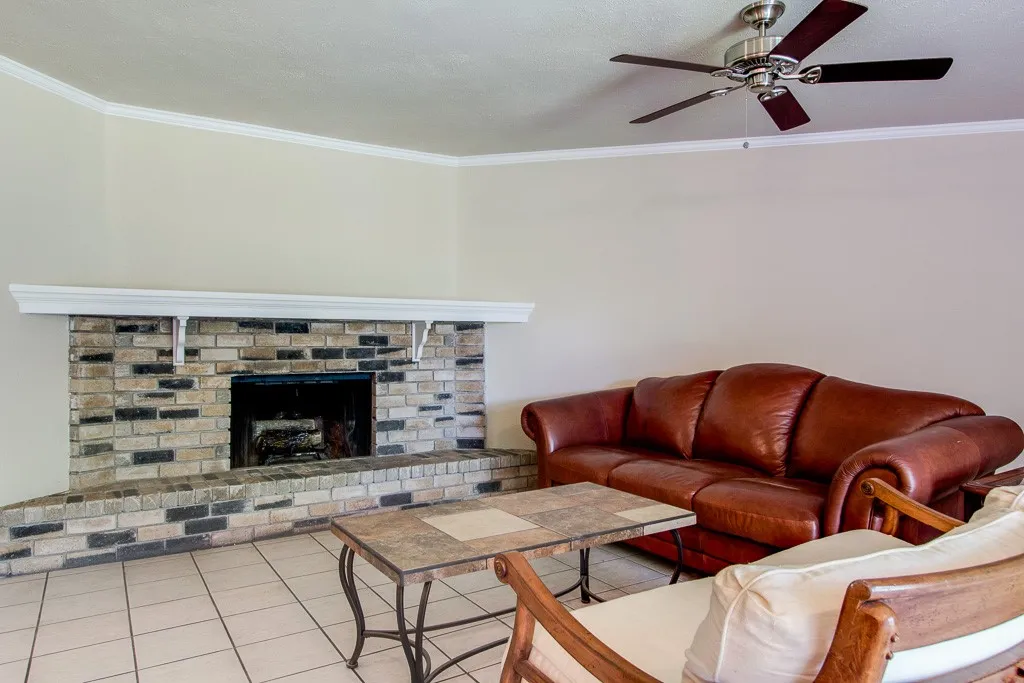 Single Family Residence For Rent in Collin County , 631 Valley View Drive, Allen, Texas 75002, 3 Bedroom, 2 Bathroom, 1 Garage spaces, 1,347 Sqft, built in 1979, mls#21364822, Real Estate Agent in Allen, Homes For Rent in Collin county, Homes For Rent in Allen, Realtor in Allen Texas, Real Estate Brokerage Independent Realty Texas, Luminita Cordes Realtor