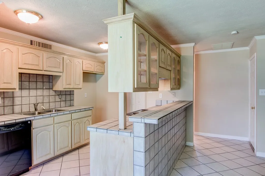 Single Family Residence For Rent in Collin County , 631 Valley View Drive, Allen, Texas 75002, 3 Bedroom, 2 Bathroom, 1 Garage spaces, 1,347 Sqft, built in 1979, mls#21364822, Real Estate Agent in Allen, Homes For Rent in Collin county, Homes For Rent in Allen, Realtor in Allen Texas, Real Estate Brokerage Independent Realty Texas, Luminita Cordes Realtor