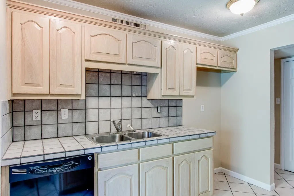 Single Family Residence For Rent in Collin County , 631 Valley View Drive, Allen, Texas 75002, 3 Bedroom, 2 Bathroom, 1 Garage spaces, 1,347 Sqft, built in 1979, mls#21364822, Real Estate Agent in Allen, Homes For Rent in Collin county, Homes For Rent in Allen, Realtor in Allen Texas, Real Estate Brokerage Independent Realty Texas, Luminita Cordes Realtor