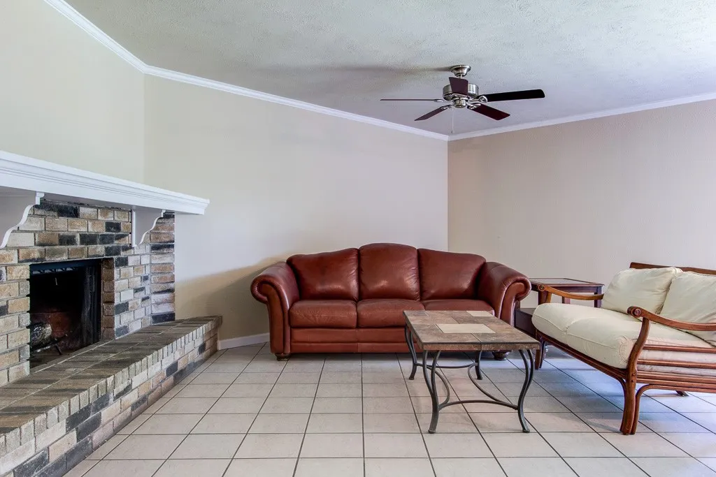 Single Family Residence For Rent in Collin County , 631 Valley View Drive, Allen, Texas 75002, 3 Bedroom, 2 Bathroom, 1 Garage spaces, 1,347 Sqft, built in 1979, mls#21364822, Real Estate Agent in Allen, Homes For Rent in Collin county, Homes For Rent in Allen, Realtor in Allen Texas, Real Estate Brokerage Independent Realty Texas, Luminita Cordes Realtor
