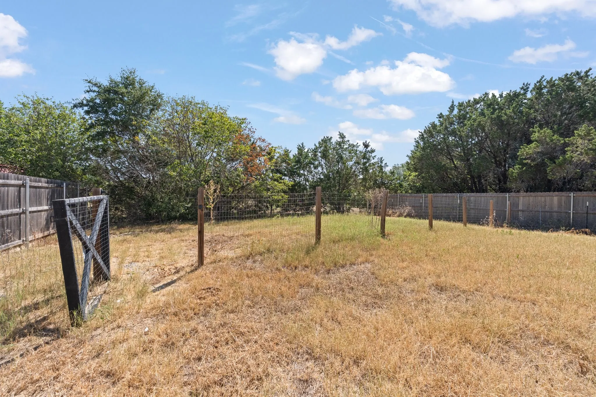 Single Family Residence For Sale in Johnson County , 9405 Hilltop Street, Rio Vista, Texas 76093, 4 Bedroom, 4 Bathroom, Garage spaces, 2,896 Sqft, built in 2020, mls#21363812, Real Estate Agent in Rio Vista, Homes For Sale in Johnson county, Homes For Sale in Rio Vista, Realtor in Rio Vista Texas, Real Estate Brokerage Independent Realty Texas, Luminita Cordes Realtor