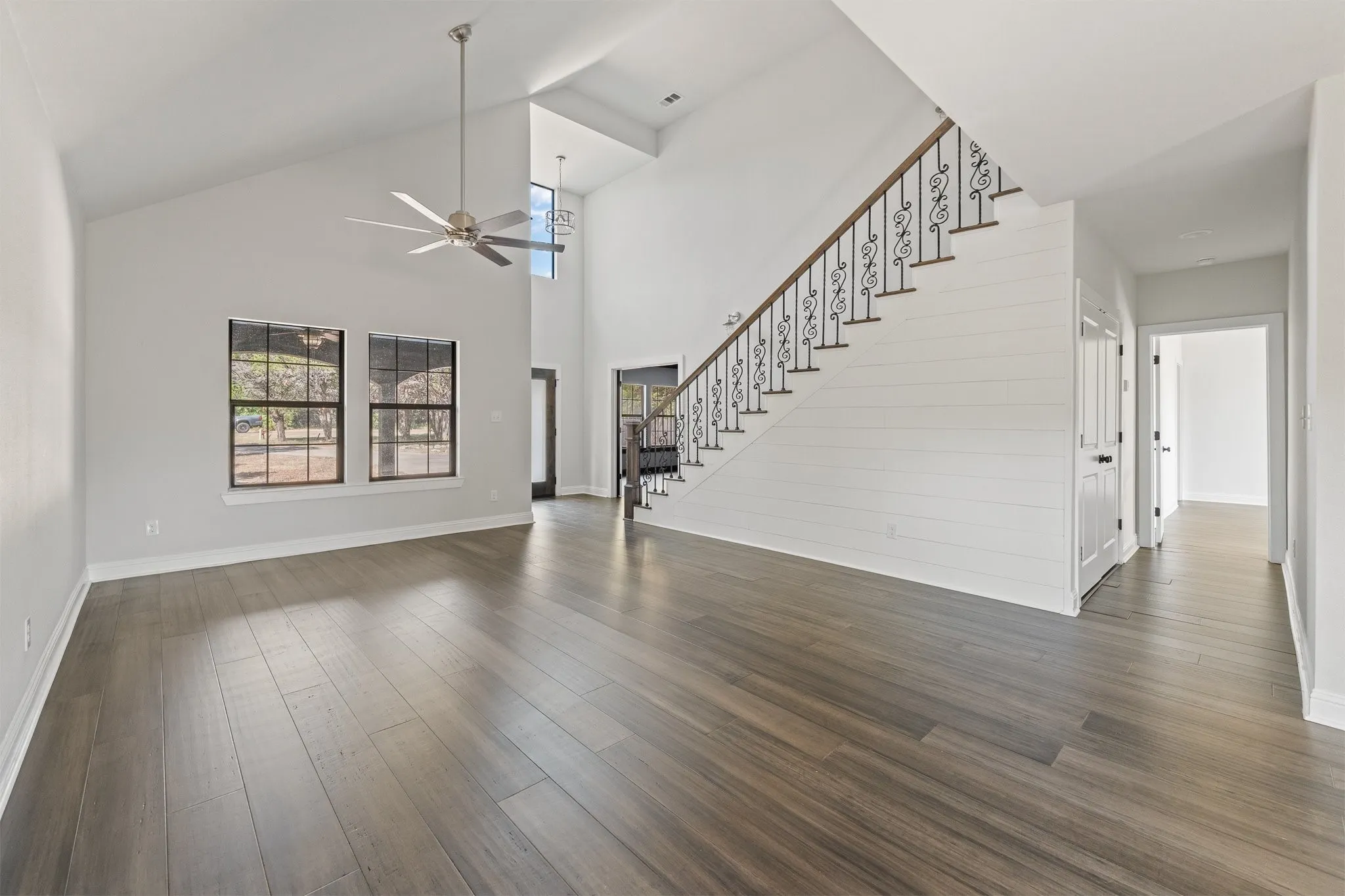 Single Family Residence For Sale in Johnson County , 9405 Hilltop Street, Rio Vista, Texas 76093, 4 Bedroom, 4 Bathroom, Garage spaces, 2,896 Sqft, built in 2020, mls#21363812, Real Estate Agent in Rio Vista, Homes For Sale in Johnson county, Homes For Sale in Rio Vista, Realtor in Rio Vista Texas, Real Estate Brokerage Independent Realty Texas, Luminita Cordes Realtor
