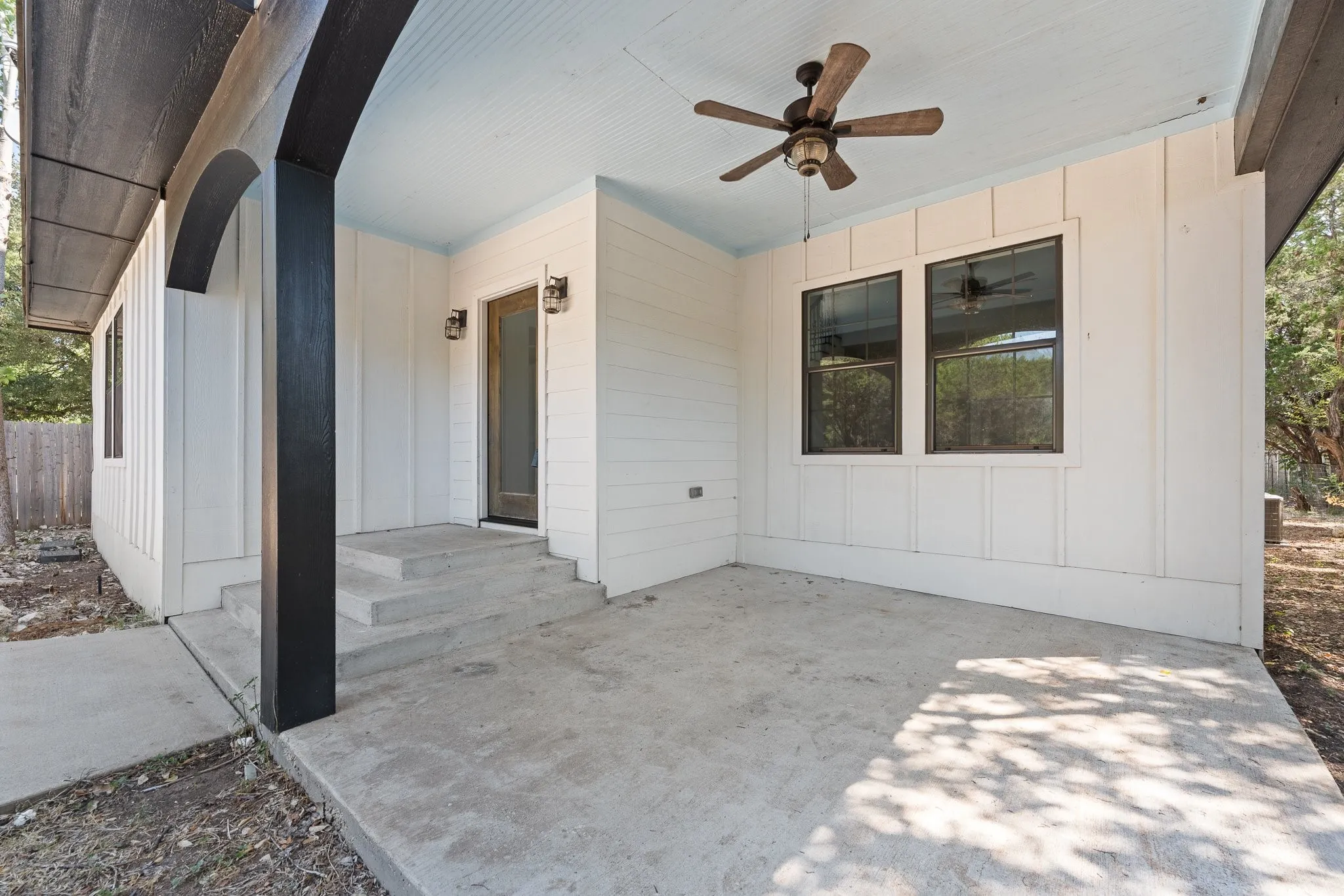 Beautiful front porch sitting area..