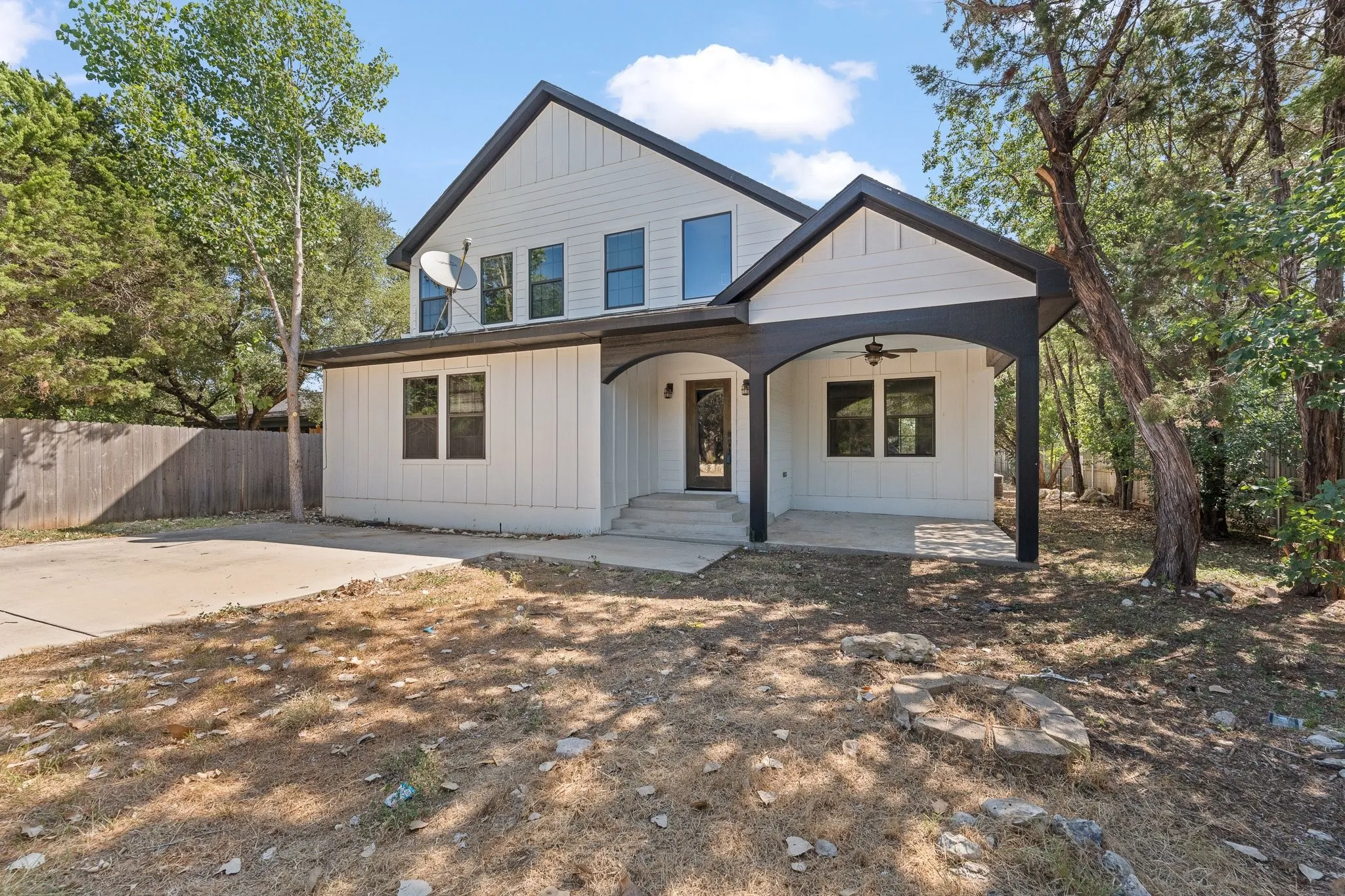 Single Family Residence For Sale in Johnson County , 9405 Hilltop Street, Rio Vista, Texas 76093, 4 Bedroom, 4 Bathroom, Garage spaces, 2,896 Sqft, built in 2020, mls#21363812, Real Estate Agent in Rio Vista, Homes For Sale in Johnson county, Homes For Sale in Rio Vista, Realtor in Rio Vista Texas, Real Estate Brokerage Independent Realty Texas, Luminita Cordes Realtor