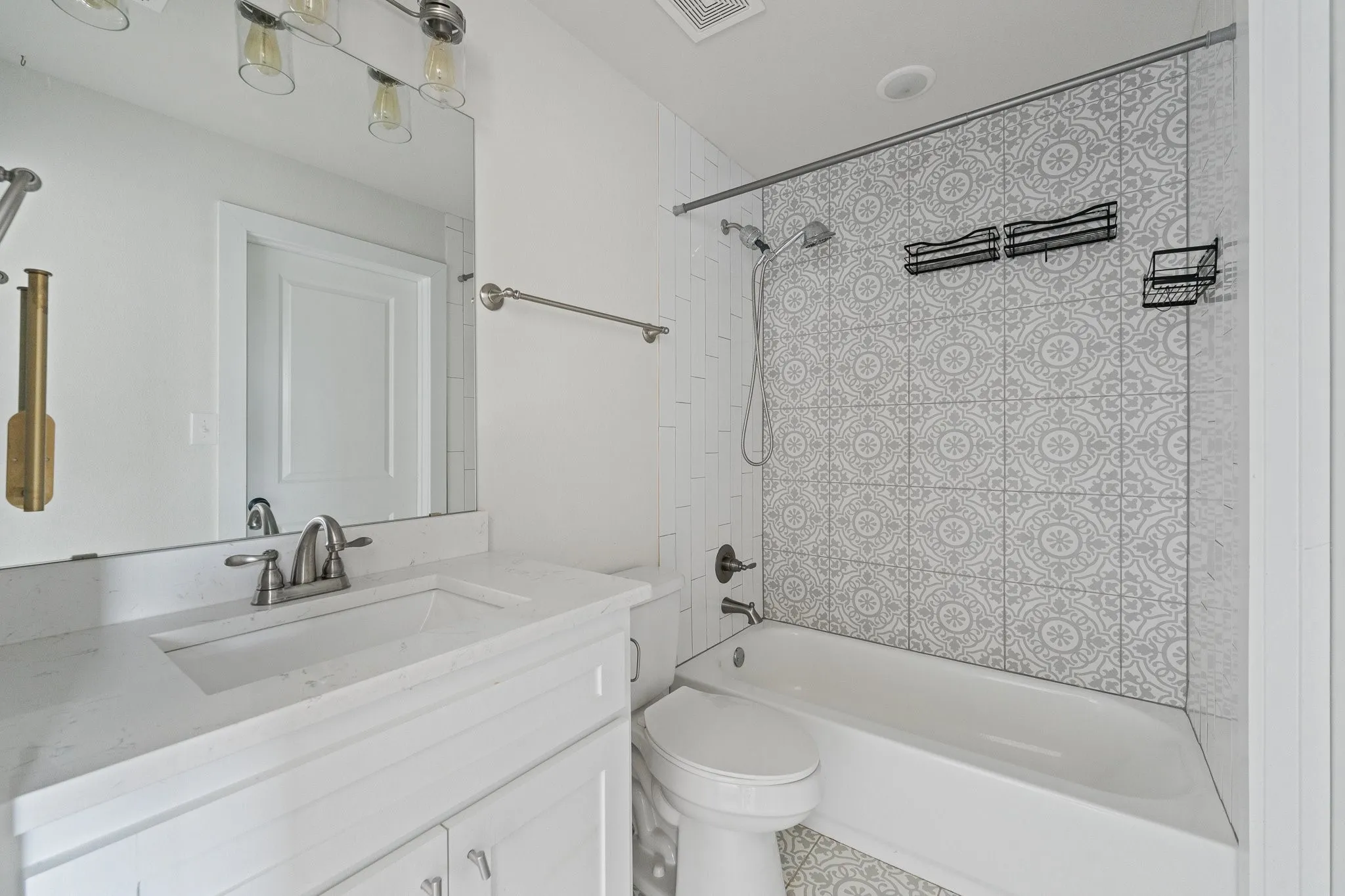 Single Family Residence For Sale in Johnson County , 9405 Hilltop Street, Rio Vista, Texas 76093, 4 Bedroom, 4 Bathroom, Garage spaces, 2,896 Sqft, built in 2020, mls#21363812, Real Estate Agent in Rio Vista, Homes For Sale in Johnson county, Homes For Sale in Rio Vista, Realtor in Rio Vista Texas, Real Estate Brokerage Independent Realty Texas, Luminita Cordes Realtor