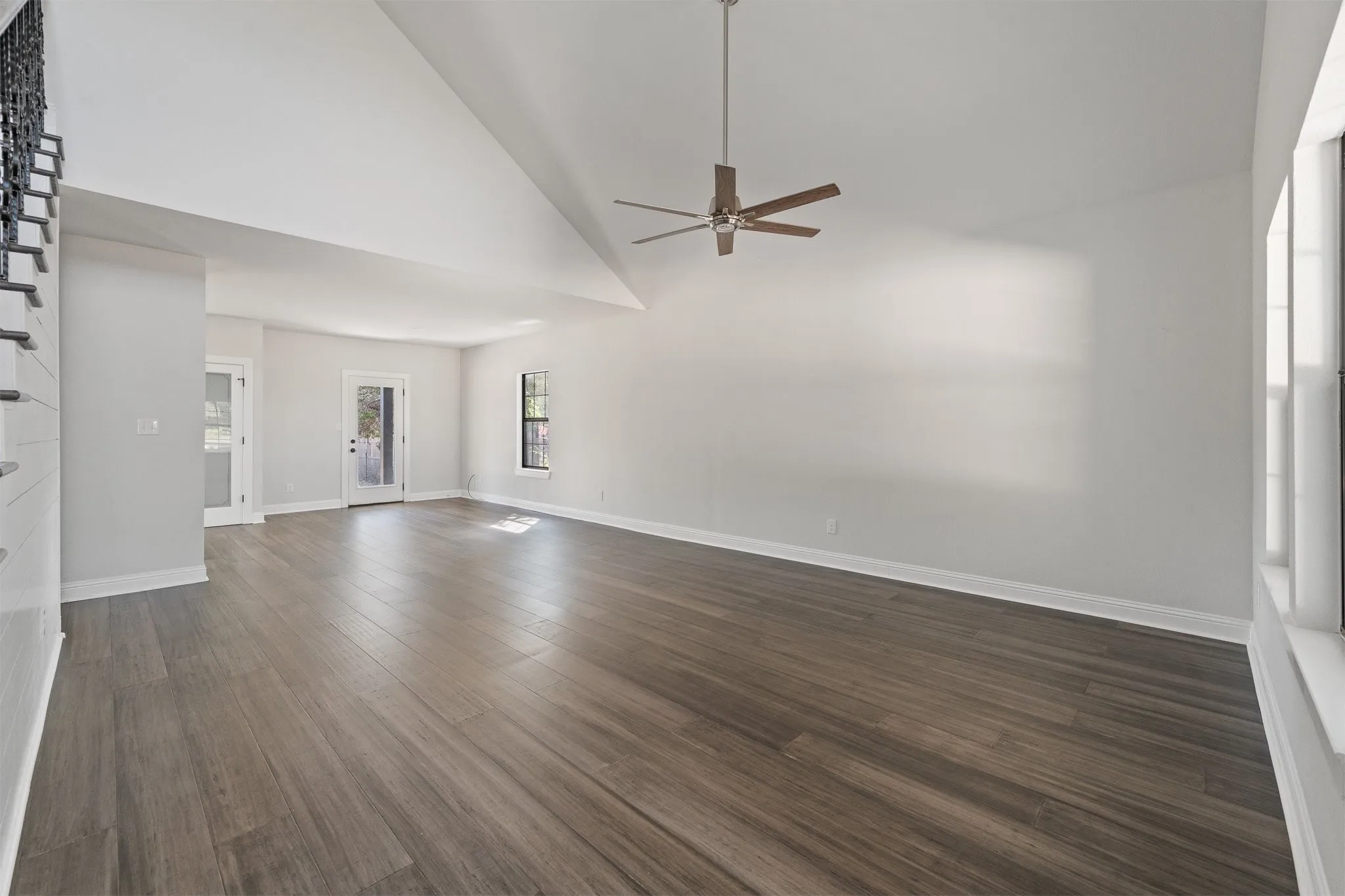Great size living room for large families and entertaining.