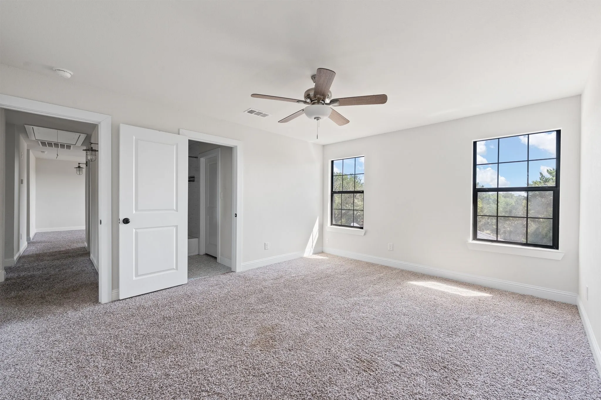 Single Family Residence For Sale in Johnson County , 9405 Hilltop Street, Rio Vista, Texas 76093, 4 Bedroom, 4 Bathroom, Garage spaces, 2,896 Sqft, built in 2020, mls#21363812, Real Estate Agent in Rio Vista, Homes For Sale in Johnson county, Homes For Sale in Rio Vista, Realtor in Rio Vista Texas, Real Estate Brokerage Independent Realty Texas, Luminita Cordes Realtor