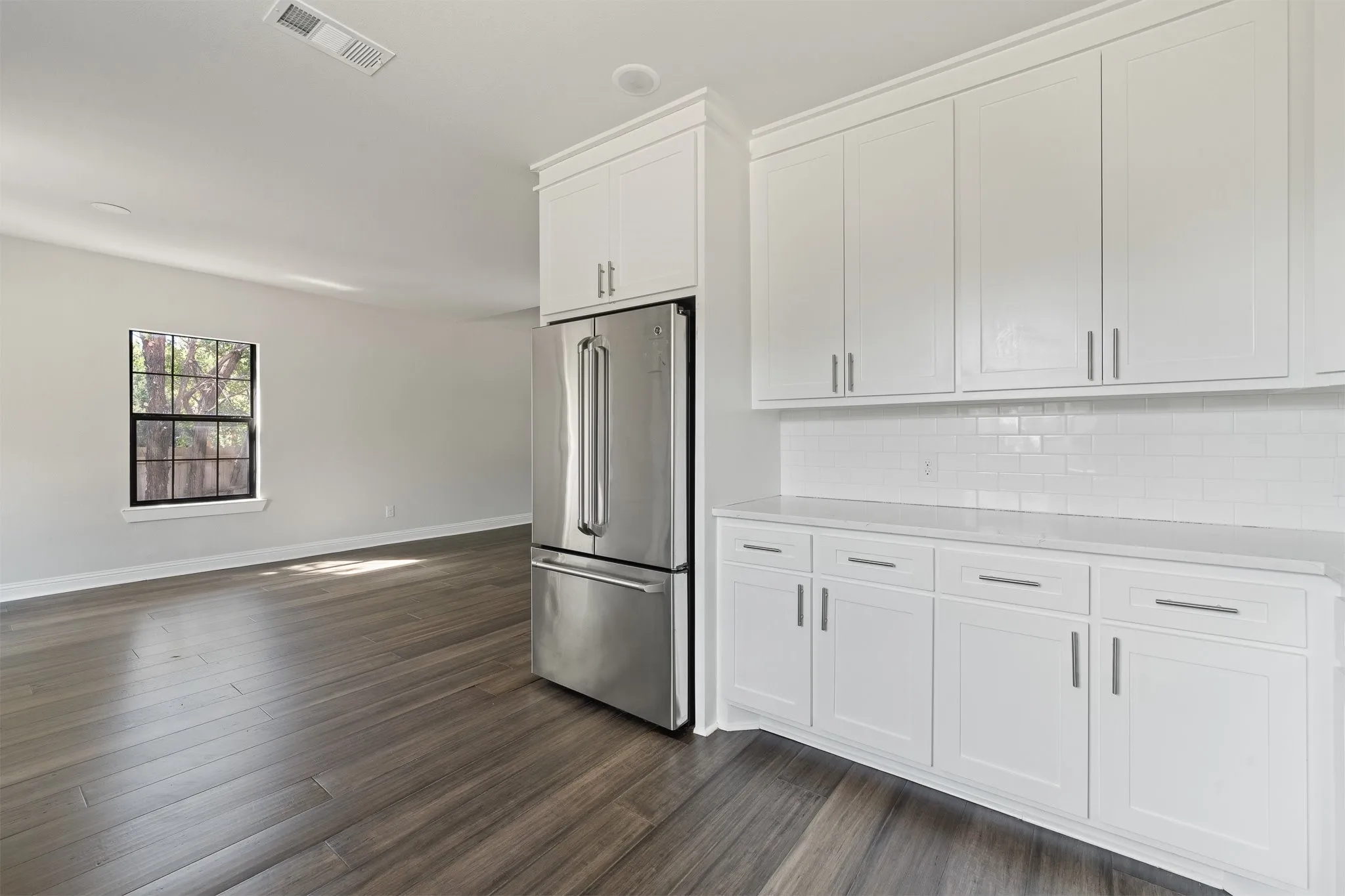 Single Family Residence For Sale in Johnson County , 9405 Hilltop Street, Rio Vista, Texas 76093, 4 Bedroom, 4 Bathroom, Garage spaces, 2,896 Sqft, built in 2020, mls#21363812, Real Estate Agent in Rio Vista, Homes For Sale in Johnson county, Homes For Sale in Rio Vista, Realtor in Rio Vista Texas, Real Estate Brokerage Independent Realty Texas, Luminita Cordes Realtor