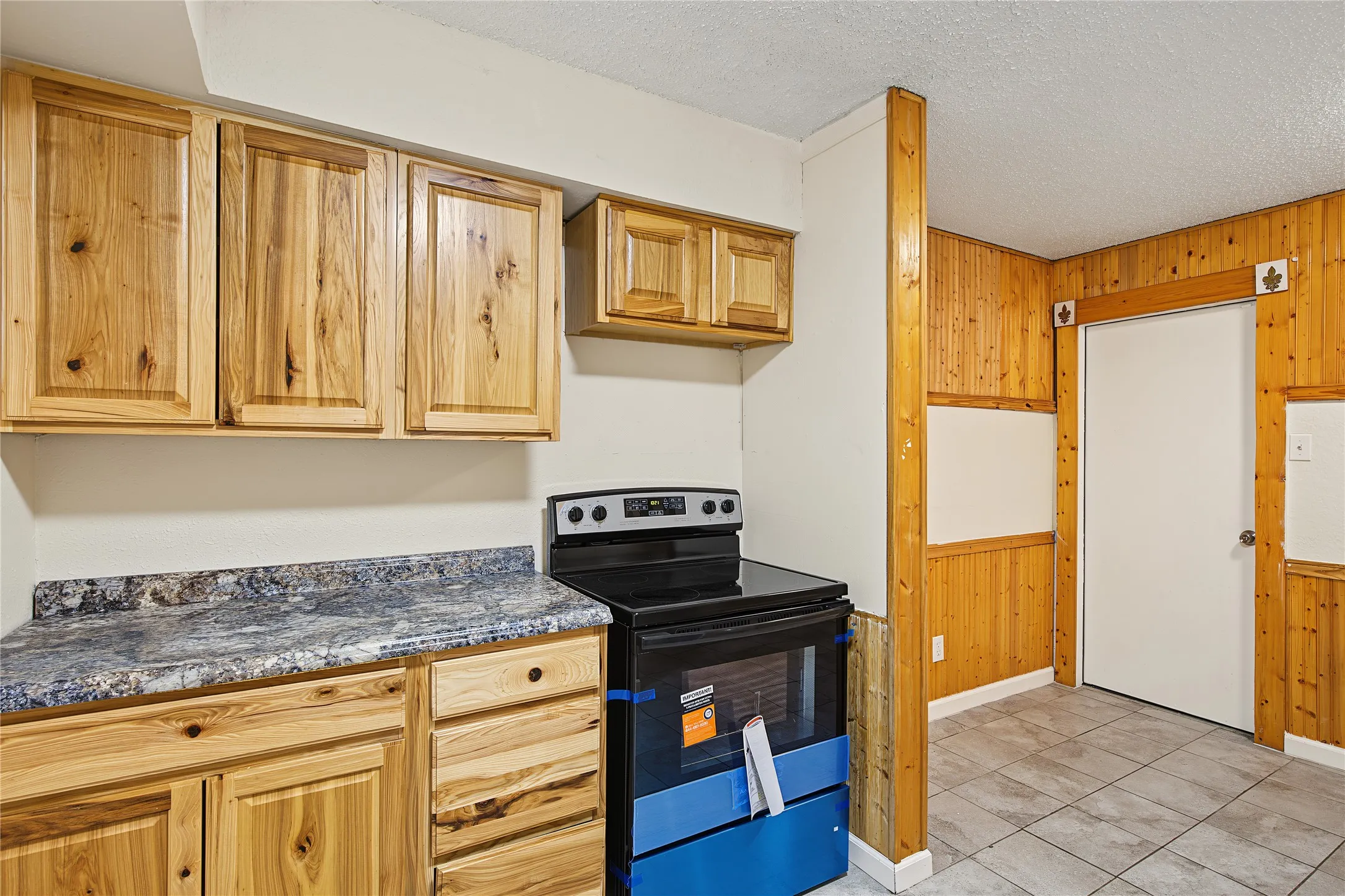 Single Family Residence For Sale in Tarrant County , 125 Allencrest Drive, White Settlement, Texas 76108, 3 Bedroom, 2 Bathroom, 2 Garage spaces, 1,424 Sqft, built in 1984, mls#21363026, Real Estate Agent in White Settlement, Homes For Sale in Tarrant county, Homes For Sale in White Settlement, Realtor in White Settlement Texas, Real Estate Brokerage Independent Realty Texas, Luminita Cordes Realtor