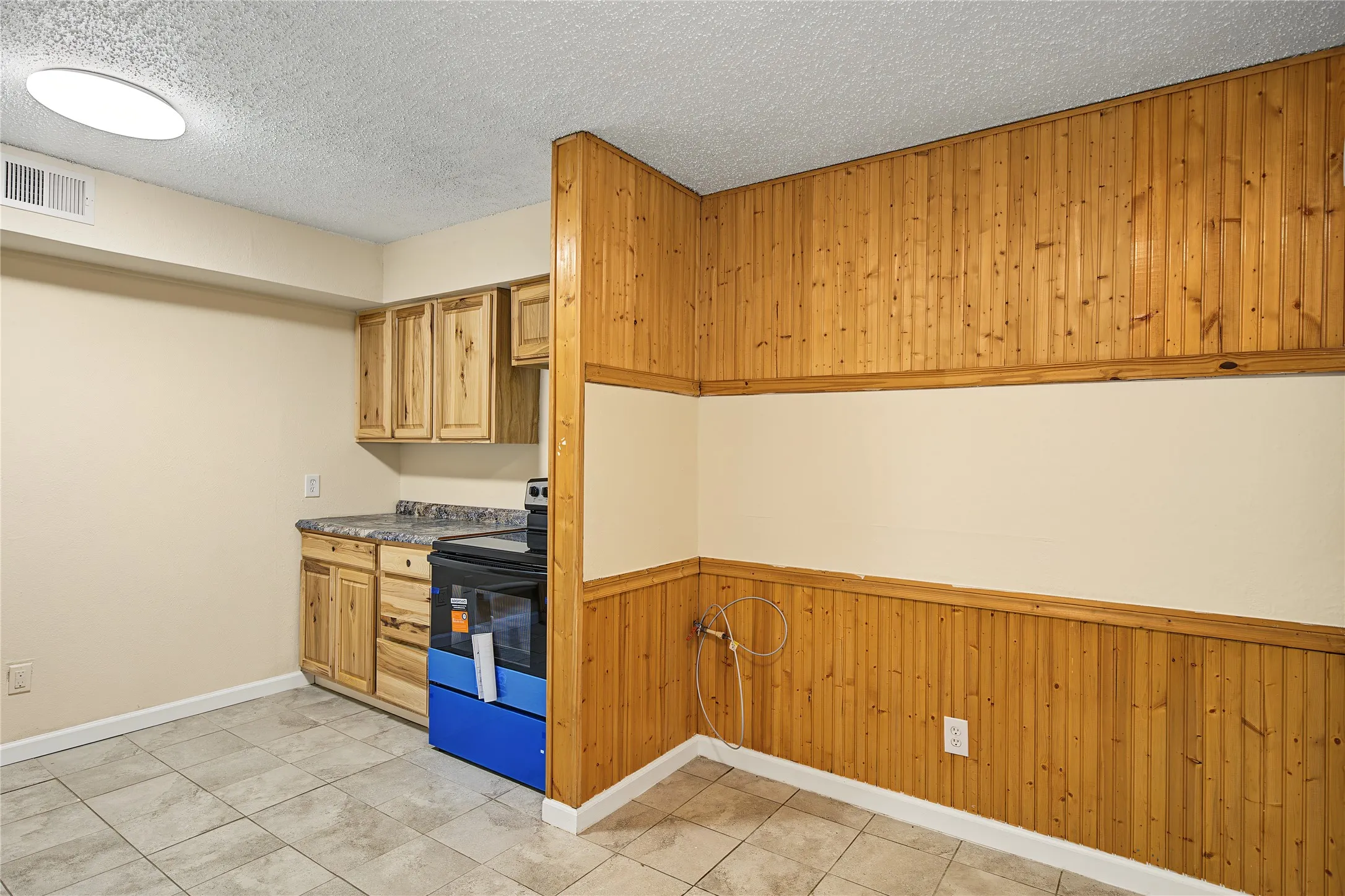 Single Family Residence For Sale in Tarrant County , 125 Allencrest Drive, White Settlement, Texas 76108, 3 Bedroom, 2 Bathroom, 2 Garage spaces, 1,424 Sqft, built in 1984, mls#21363026, Real Estate Agent in White Settlement, Homes For Sale in Tarrant county, Homes For Sale in White Settlement, Realtor in White Settlement Texas, Real Estate Brokerage Independent Realty Texas, Luminita Cordes Realtor