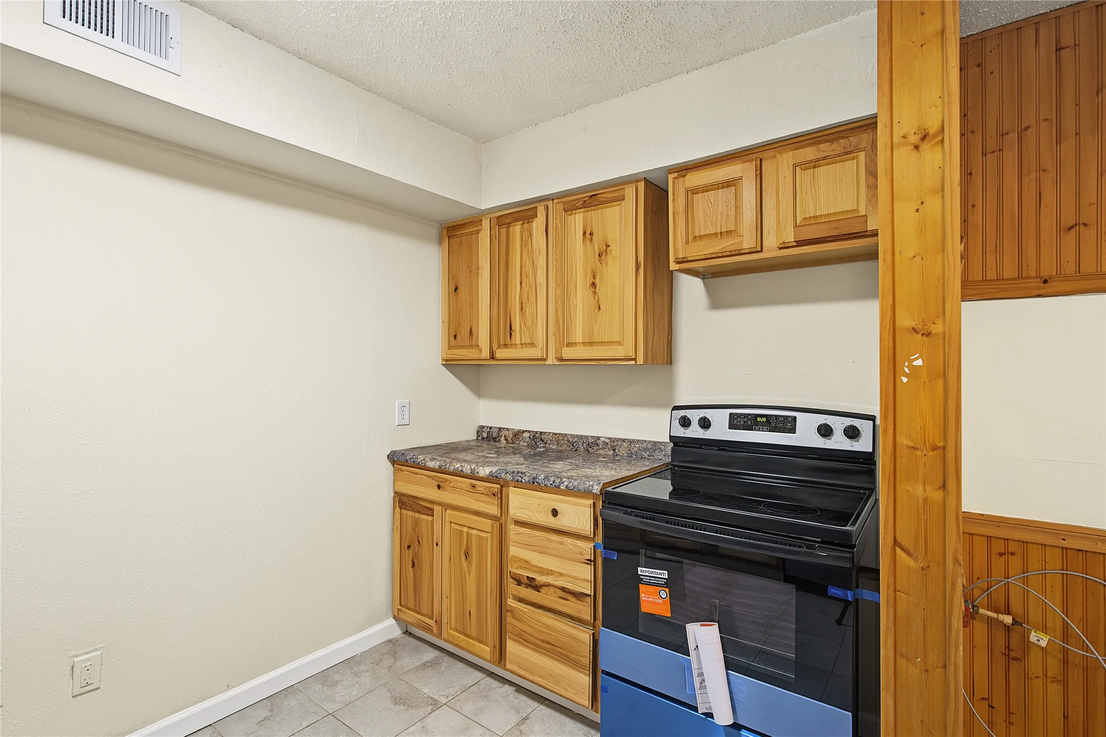 Single Family Residence For Sale in Tarrant County , 125 Allencrest Drive, White Settlement, Texas 76108, 3 Bedroom, 2 Bathroom, 2 Garage spaces, 1,424 Sqft, built in 1984, mls#21363026, Real Estate Agent in White Settlement, Homes For Sale in Tarrant county, Homes For Sale in White Settlement, Realtor in White Settlement Texas, Real Estate Brokerage Independent Realty Texas, Luminita Cordes Realtor